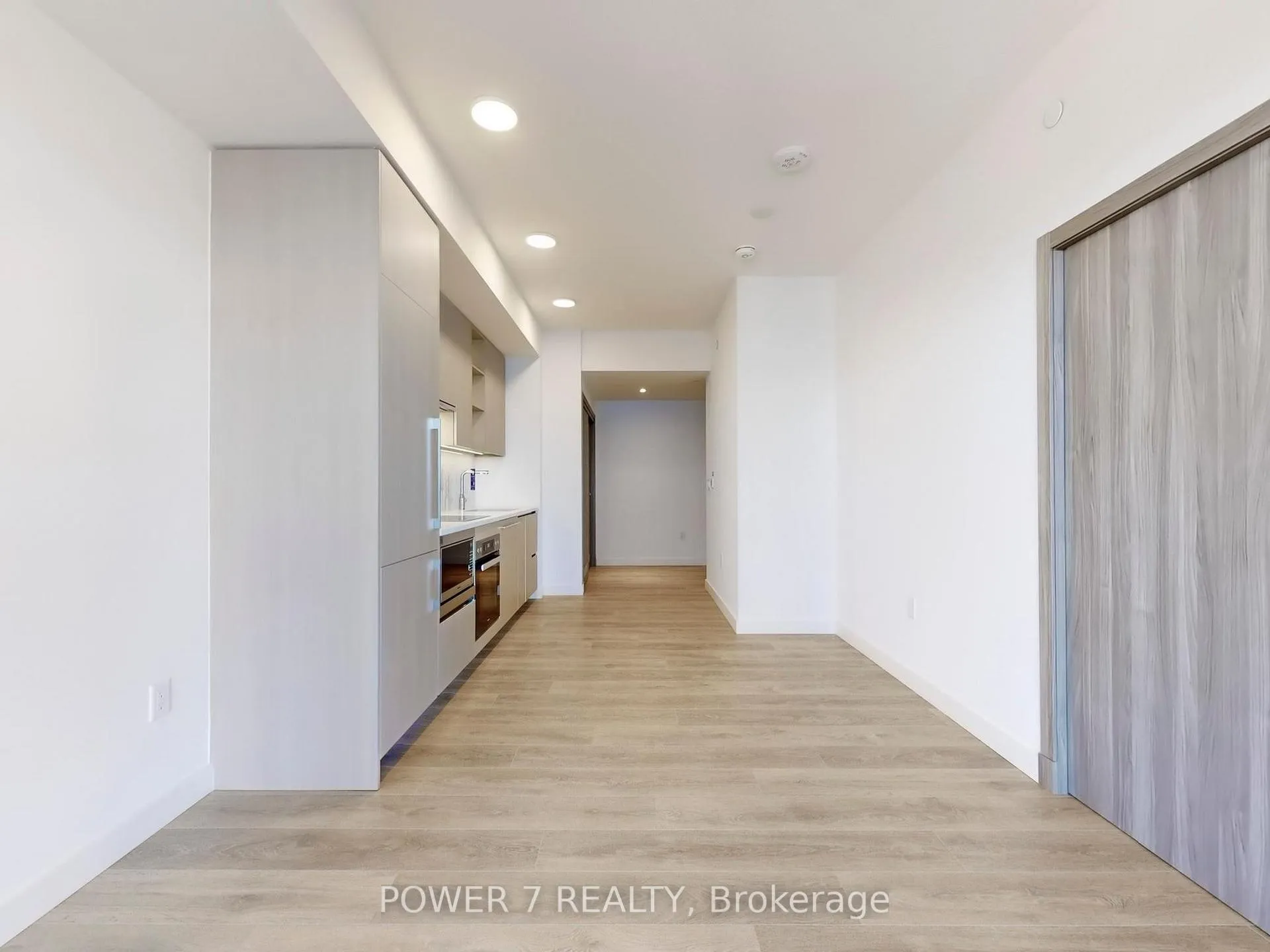 Photo 5 of Unit 715, 27 McMahon Drive, North York, Bayview Village — HOMEH