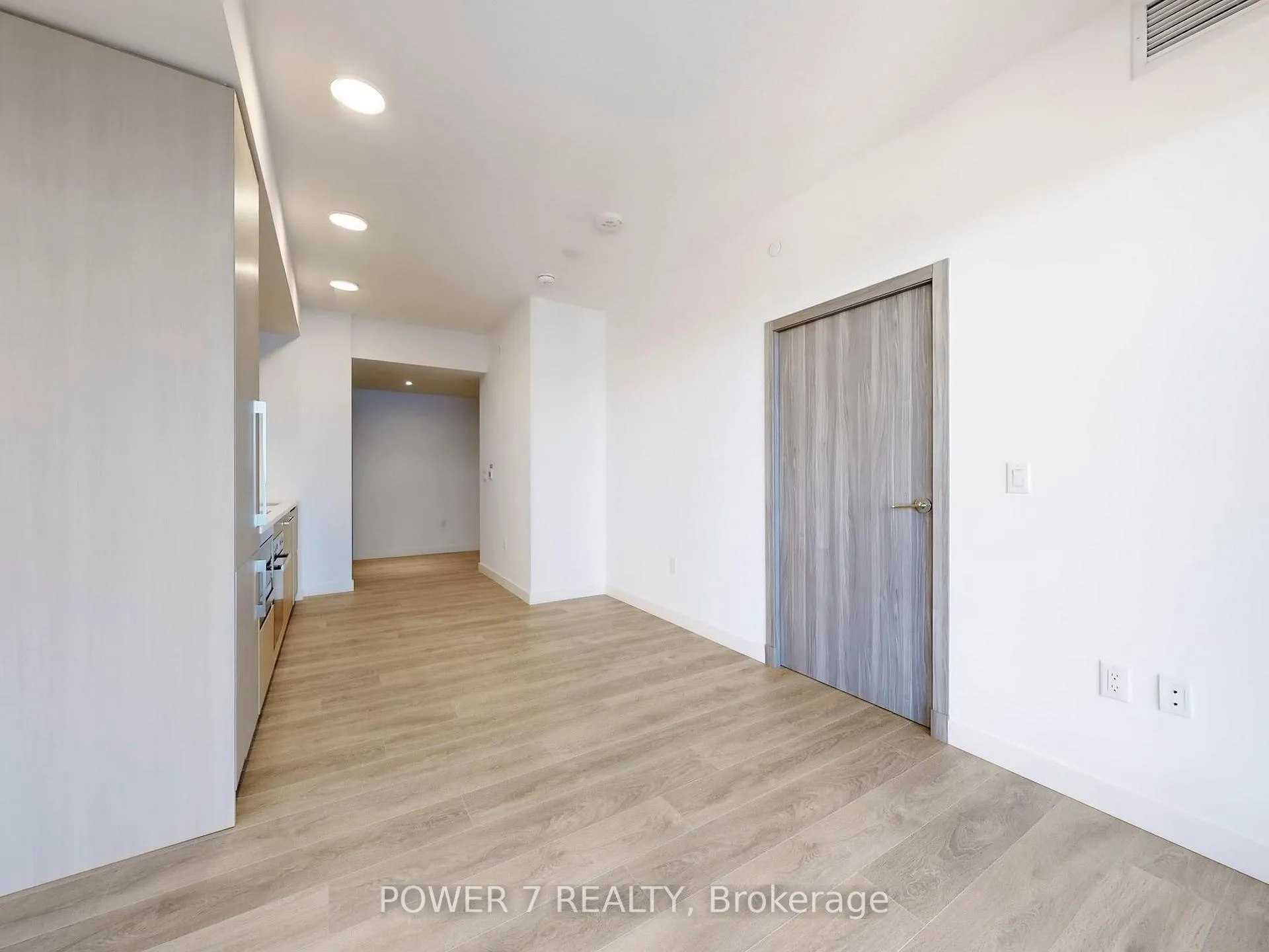 Photo 6 of Unit 715, 27 McMahon Drive, North York, Bayview Village — HOMEH