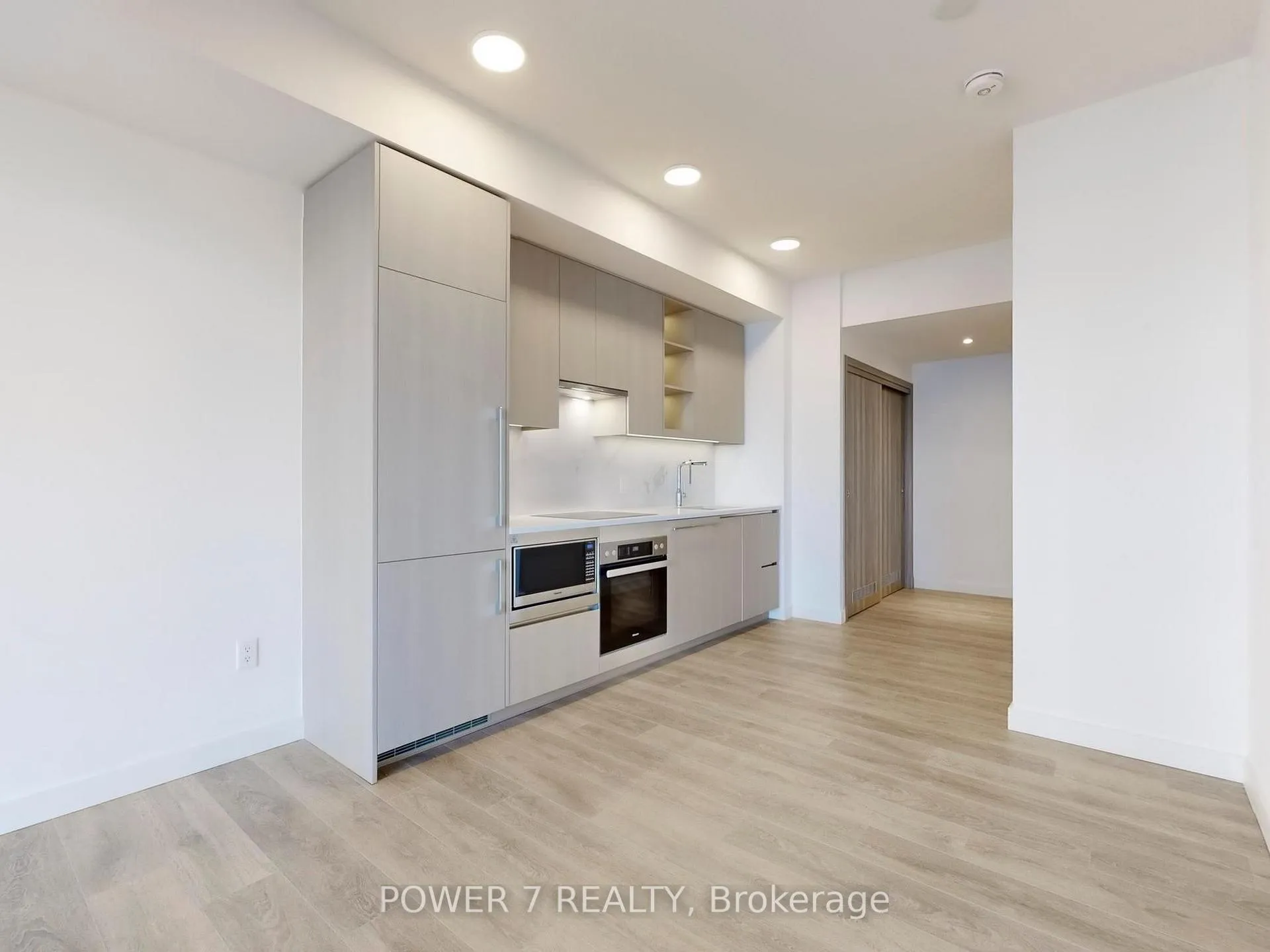 Photo 7 of Unit 715, 27 McMahon Drive, North York, Bayview Village — HOMEH