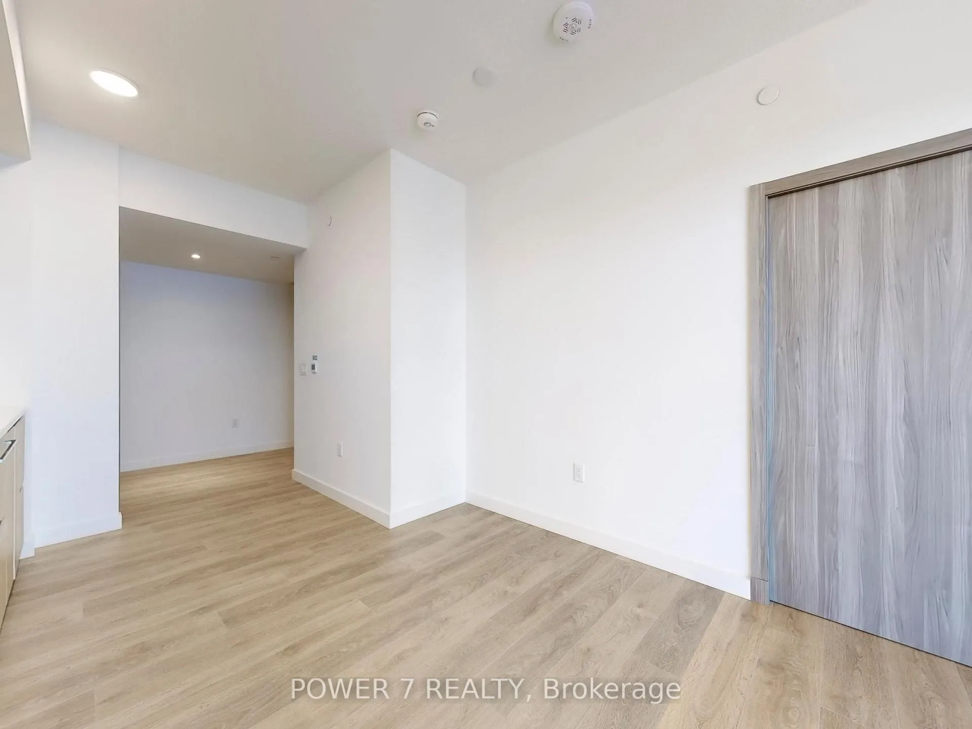 Photo 8 of Unit 715, 27 McMahon Drive, North York, Bayview Village — HOMEH