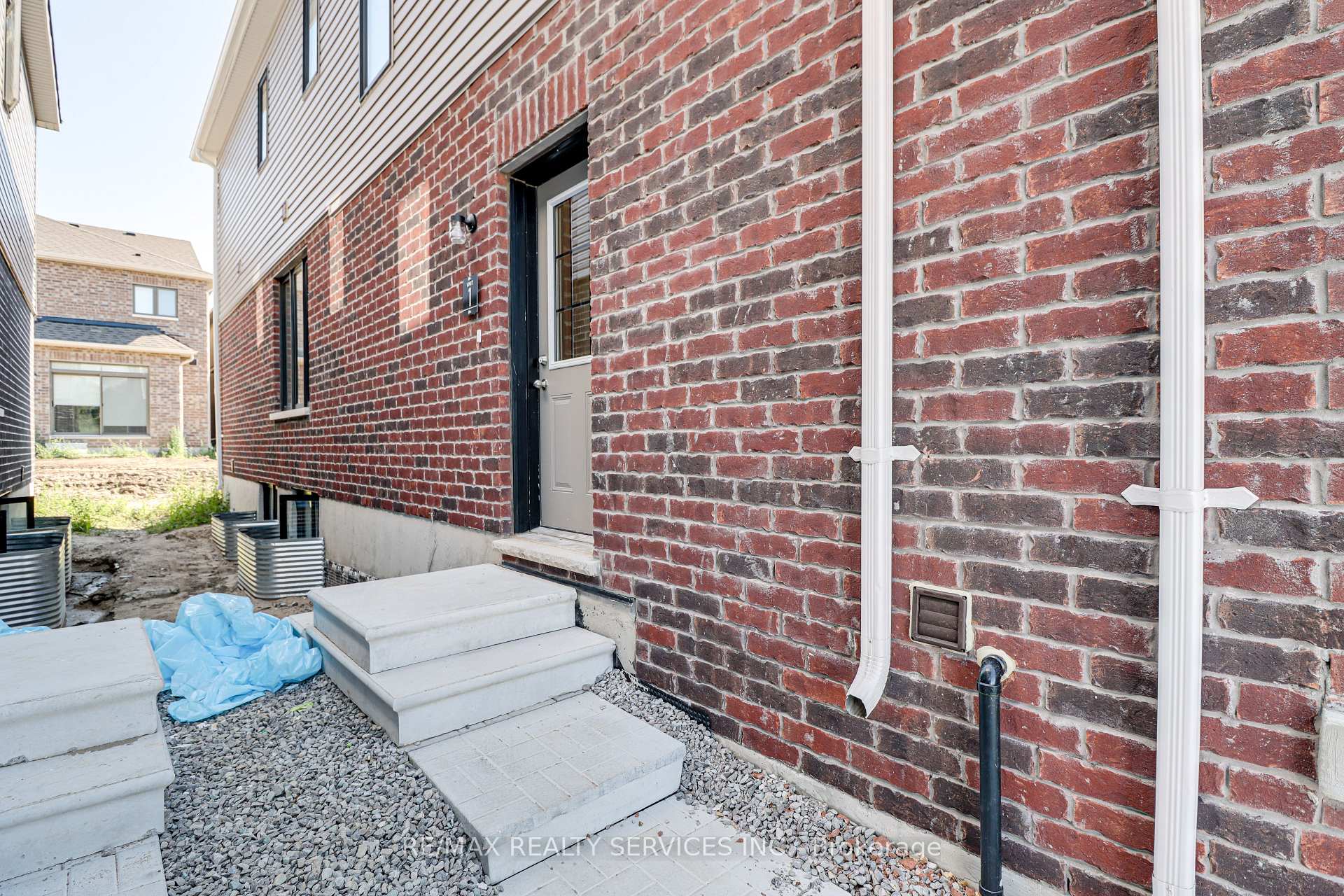 Photo 2 of Unit Lower Level, 106 Nottingham Road, Barrie, Rural Barrie Southeast — HOMEH