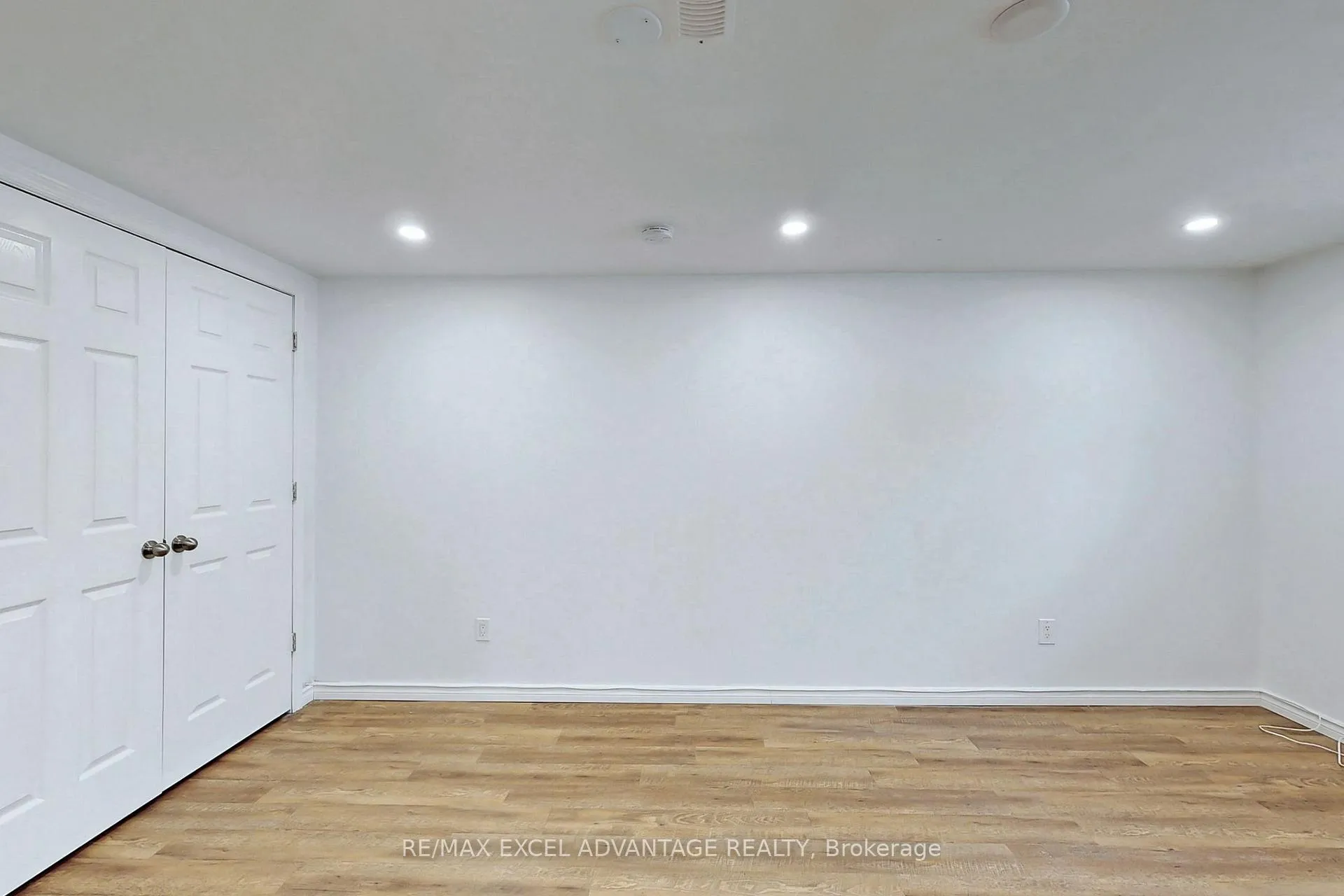 Front of Unit Lower, 274 Harmony Road N