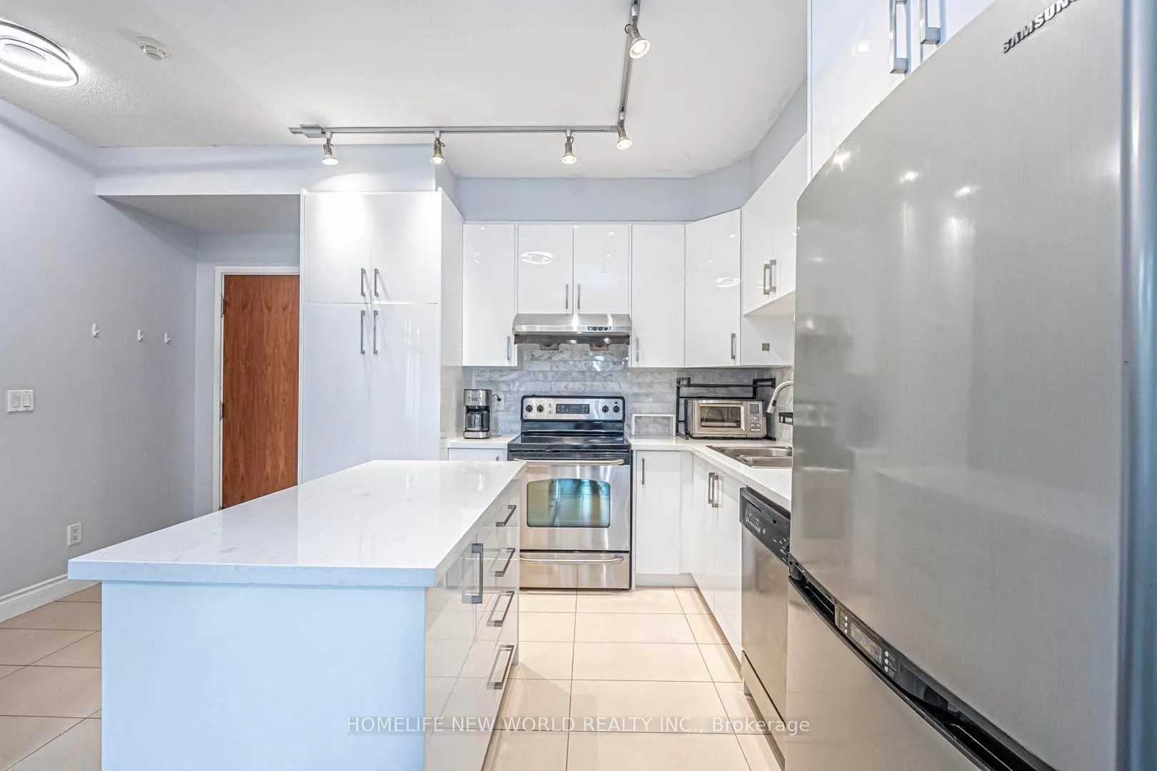Photo 8 of Unit 105, 39 Galleria Parkway, Markham, Commerce Valley — HOMEH