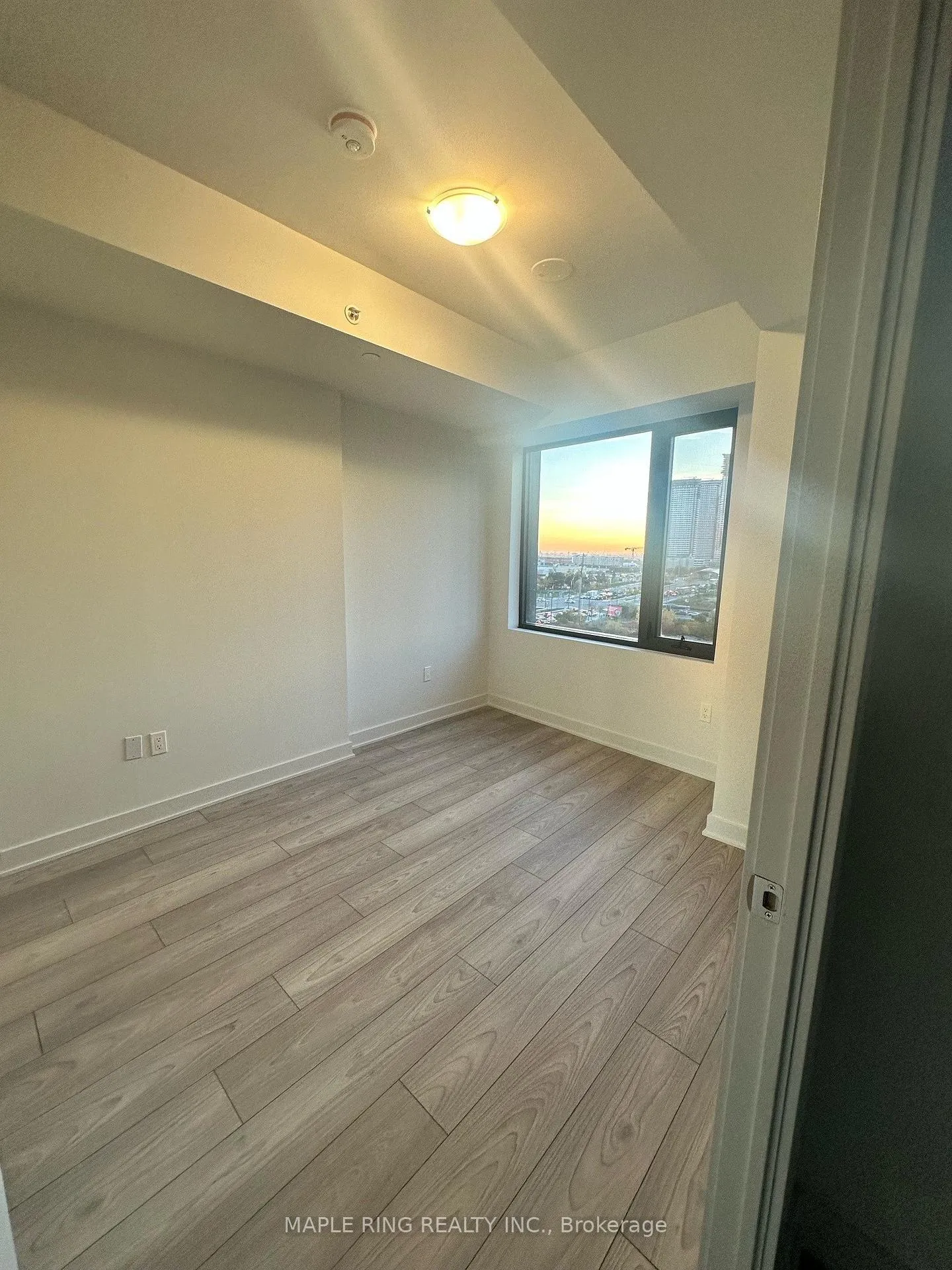 Photo 3 of Unit 601, 2920 Highway 7 Road, Vaughan, Concord — HOMEH