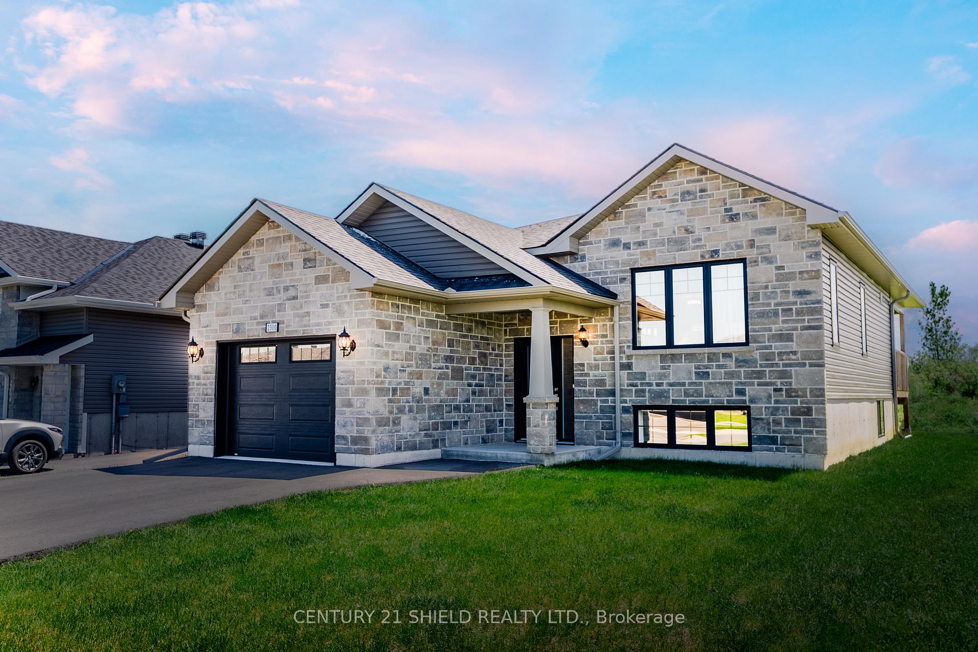 Photo 2 of 2300 Crewson Court, Cornwall — HOMEH