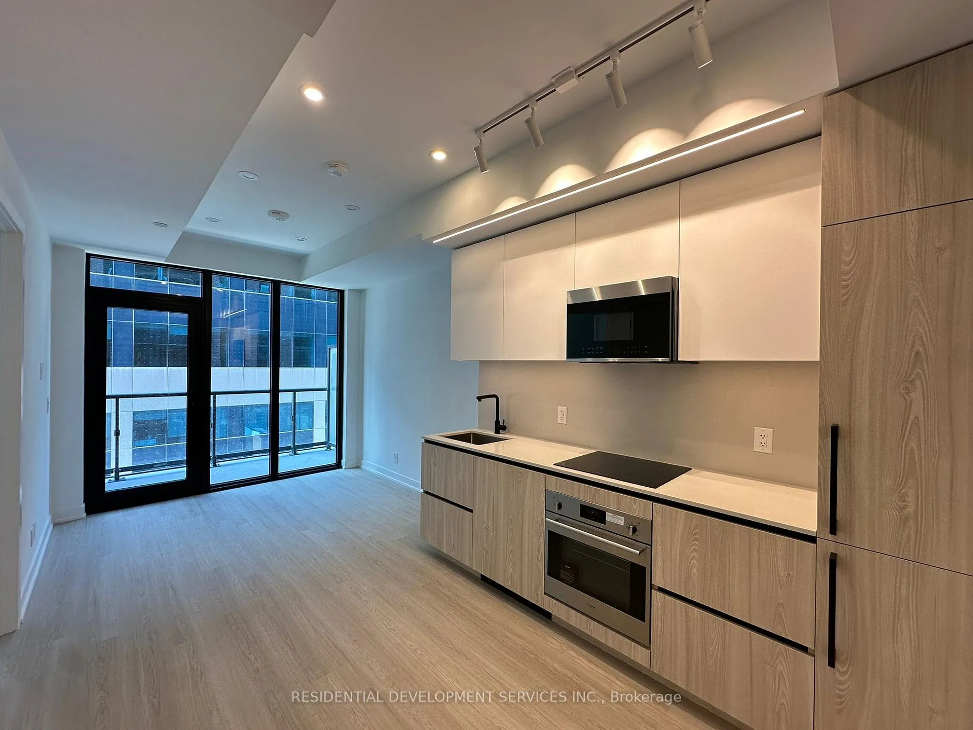 Photo 2 of Unit 511, 699 Sheppard Avenue E, North York, Bayview Village — HOMEH