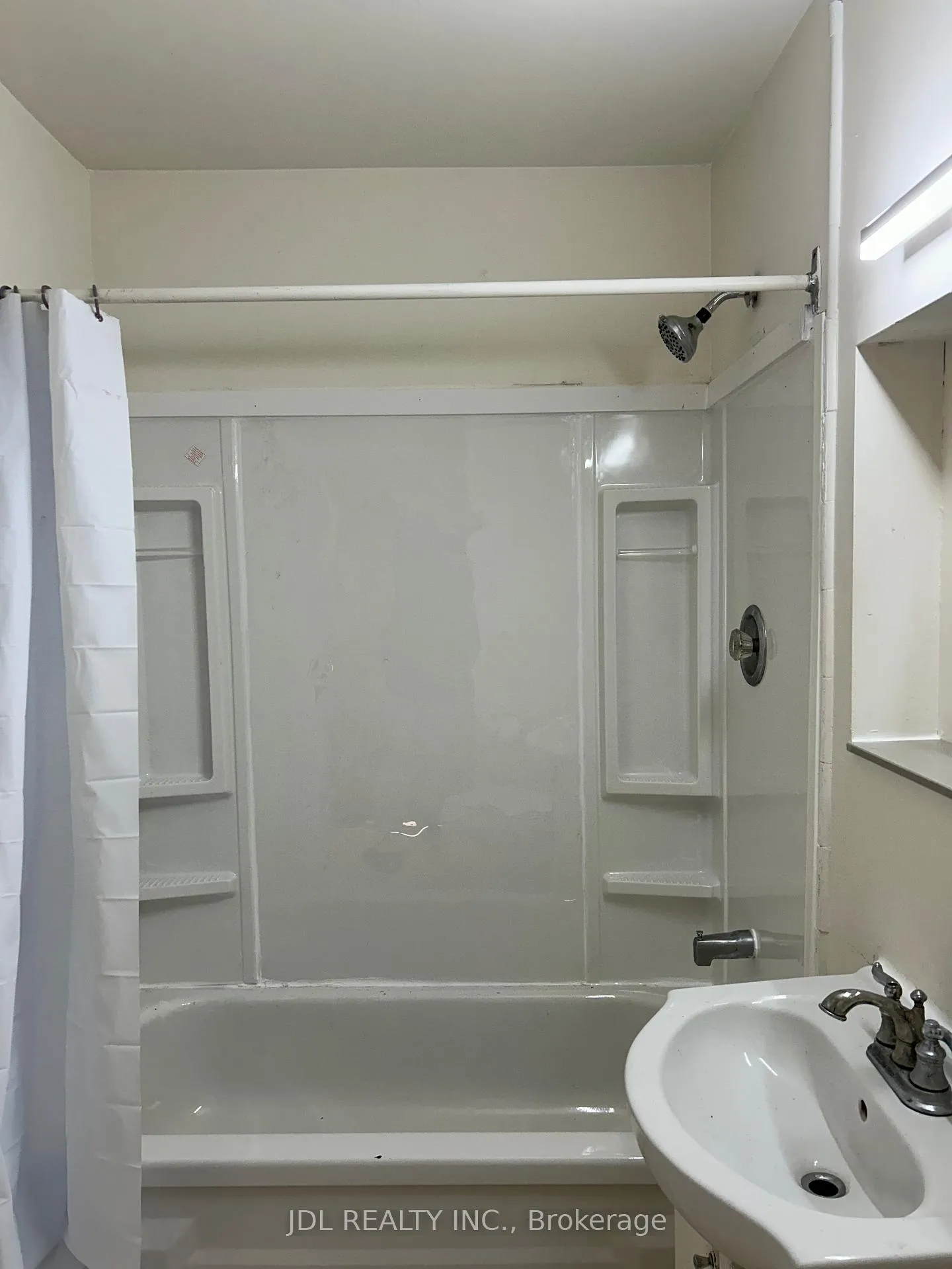 Photo 4 of Unit Unit F, 21 Squires Ave, Toronto, O'Connor-Parkview — HOMEH