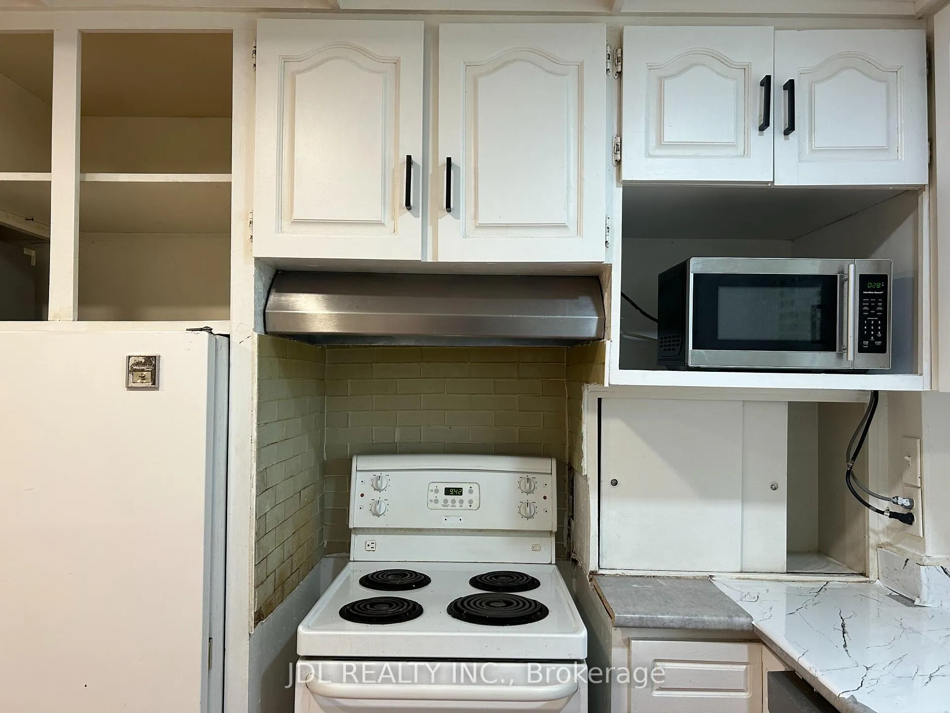 Photo 2 of Unit Unit E, 21 Squires Ave, Toronto, O'Connor-Parkview — HOMEH