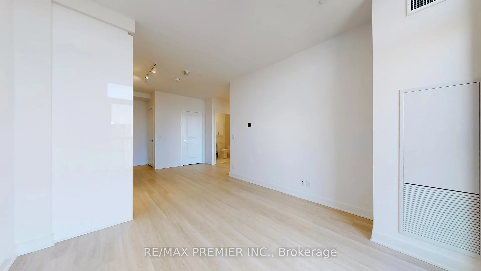 Photo 10 of Unit 1206, 30 Upper Mall Way, Vaughan, Brownridge — HOMEH