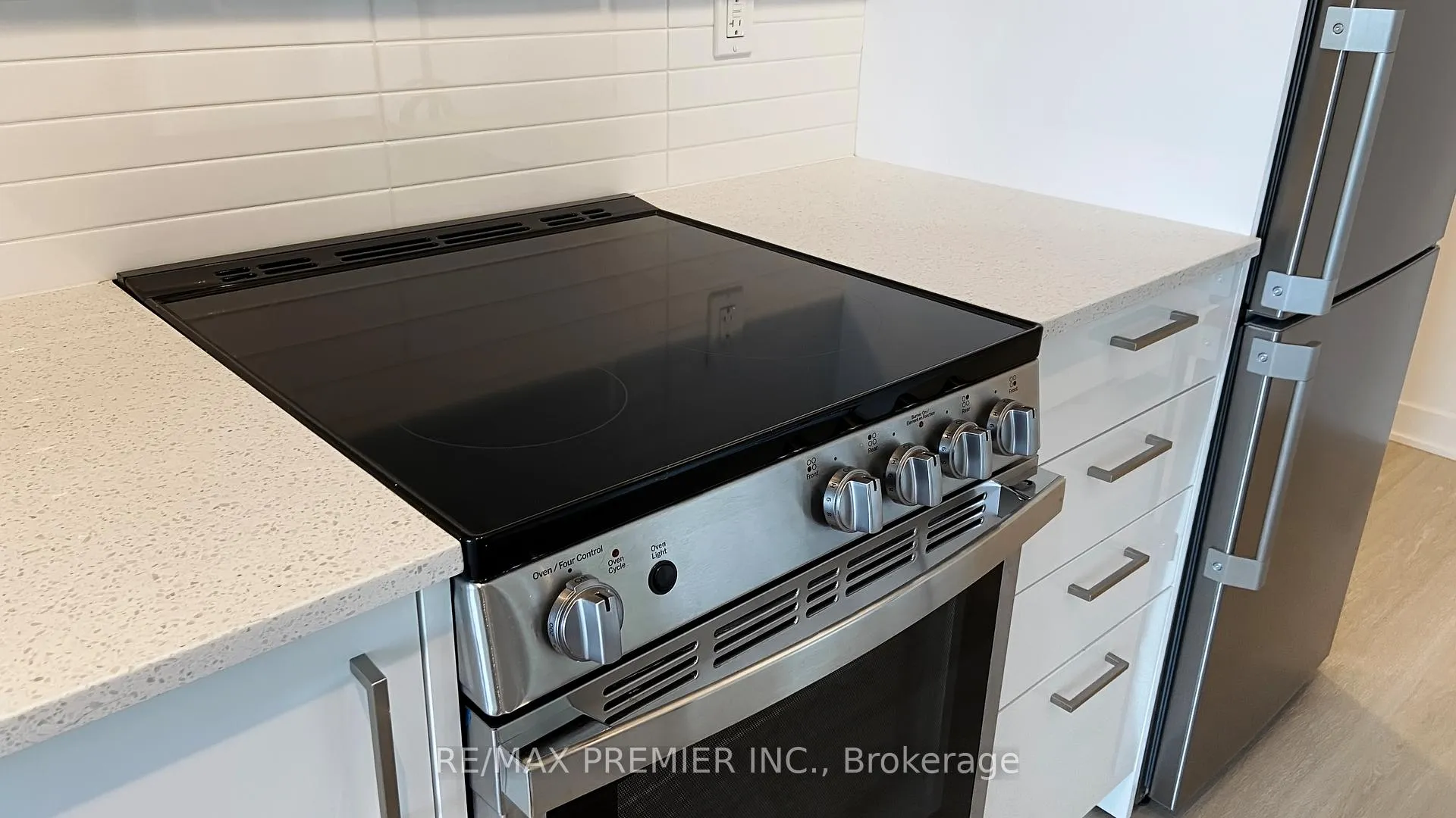Photo 13 of Unit 1206, 30 Upper Mall Way, Vaughan, Brownridge — HOMEH