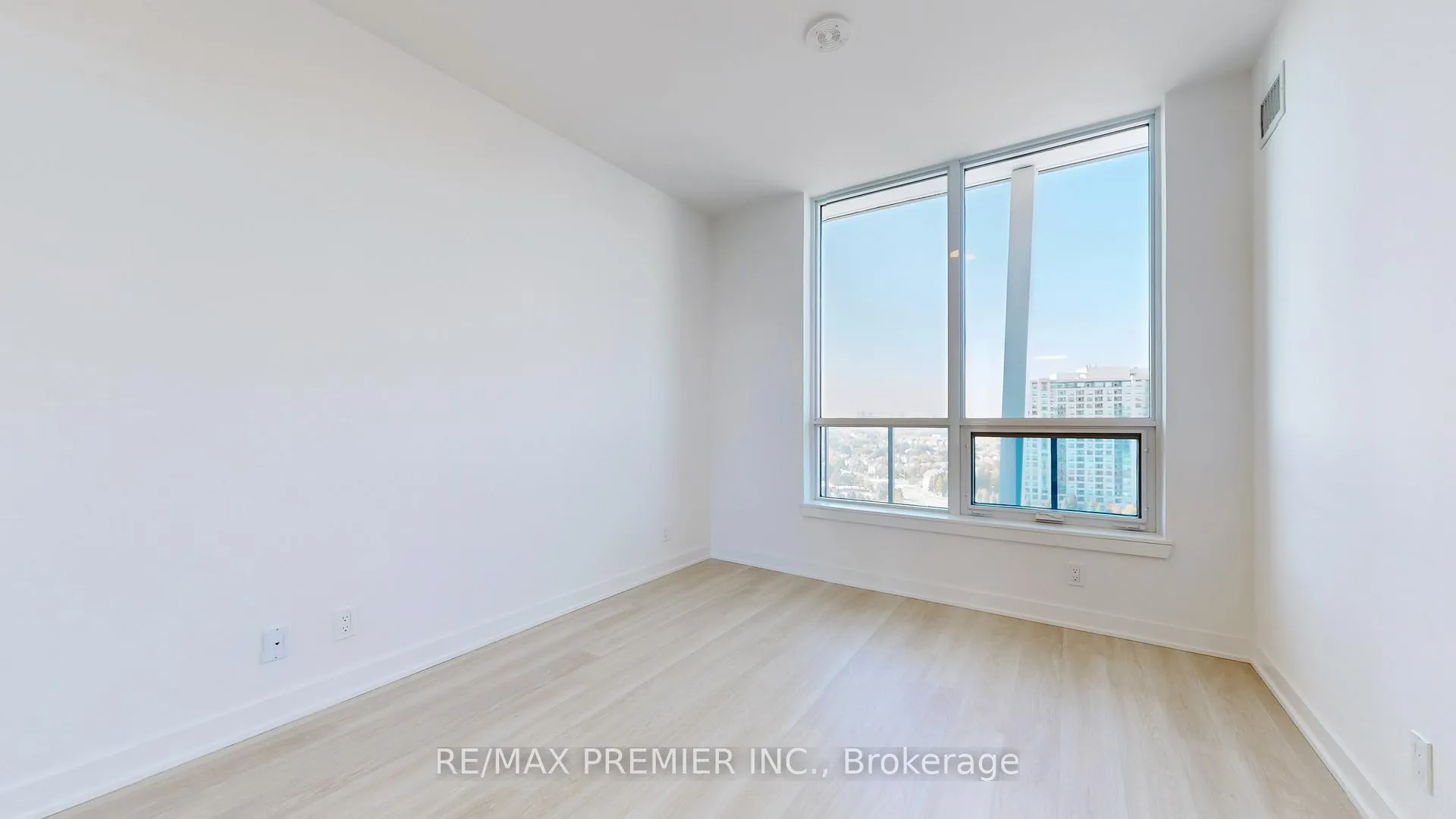 Photo 18 of Unit 1206, 30 Upper Mall Way, Vaughan, Brownridge — HOMEH