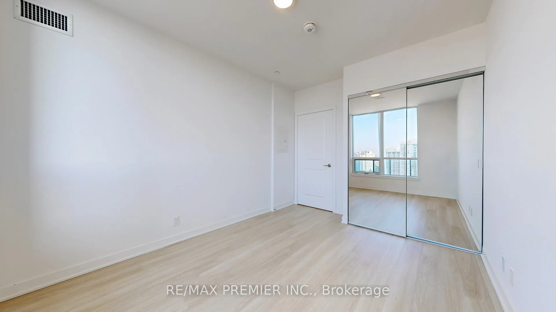 Photo 20 of Unit 1206, 30 Upper Mall Way, Vaughan, Brownridge — HOMEH