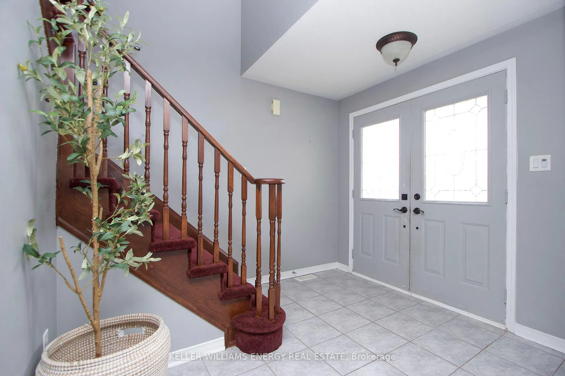 Photo 3 of 38 Hutton Place, Clarington, Bowmanville — HOMEH