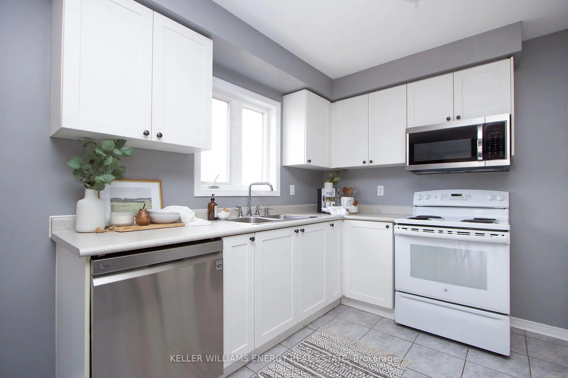 Photo 13 of 38 Hutton Place, Clarington, Bowmanville — HOMEH