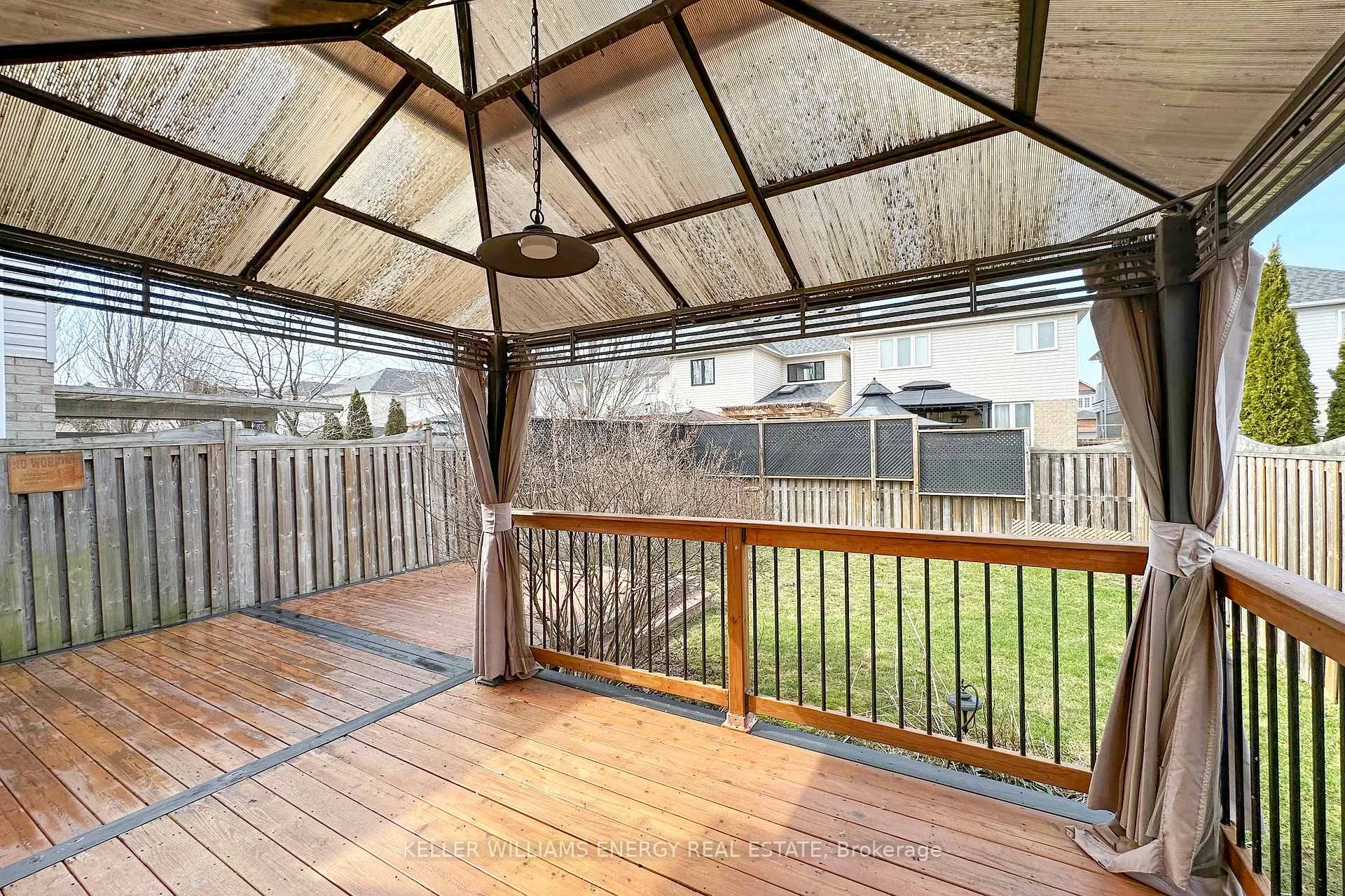 Photo 31 of 38 Hutton Place, Clarington, Bowmanville — HOMEH