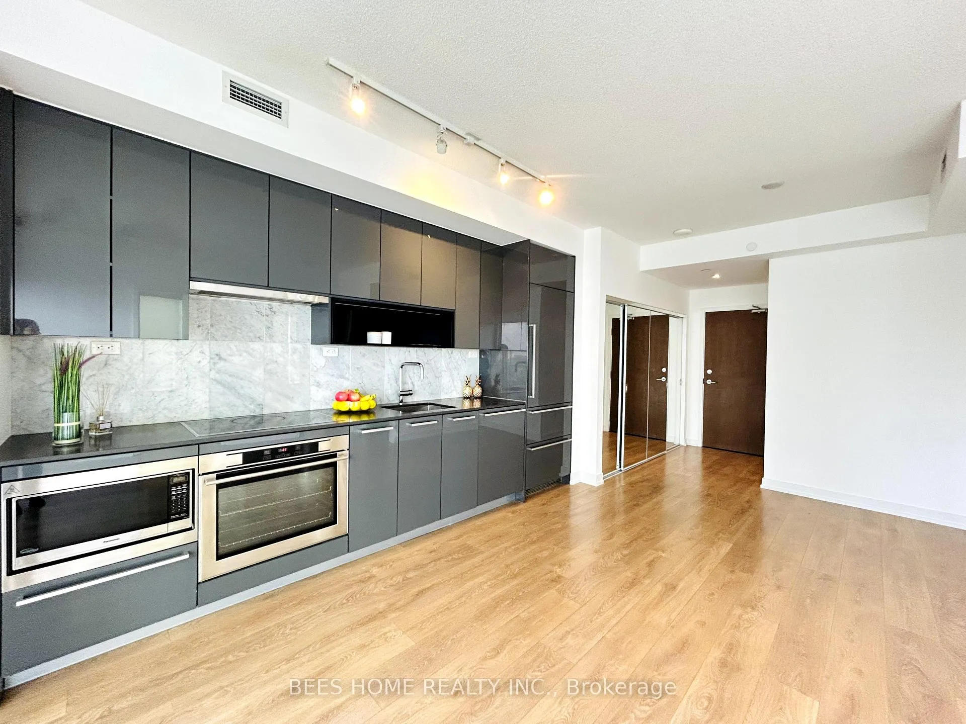 Photo 3 of Unit 1905, 115 McMahon Drive, North York, Bayview Village — HOMEH