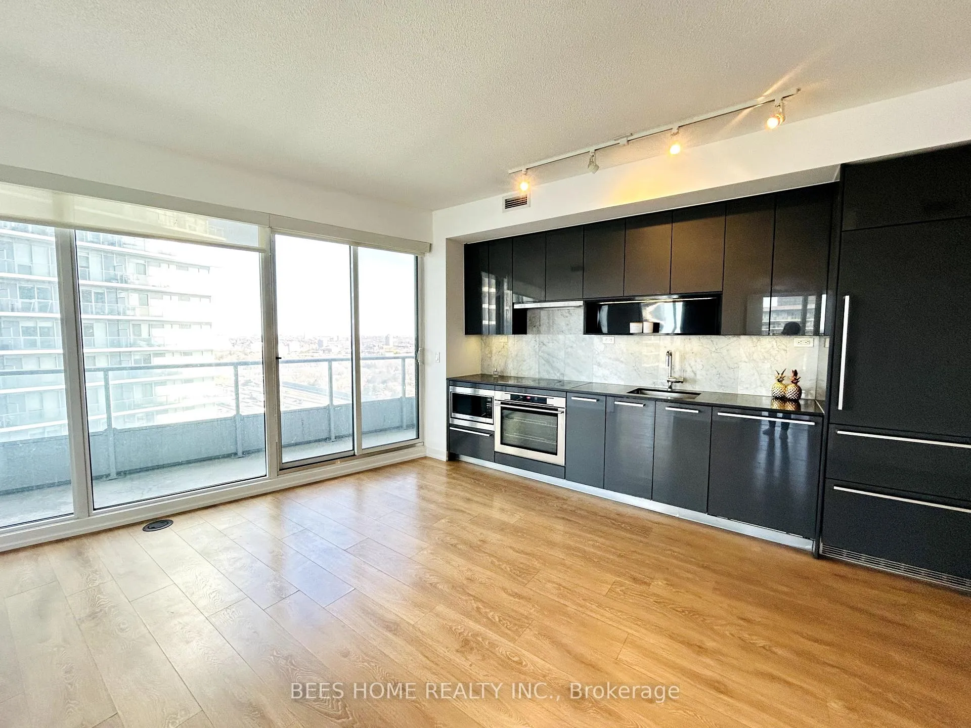 Photo 4 of Unit 1905, 115 McMahon Drive, North York, Bayview Village — HOMEH