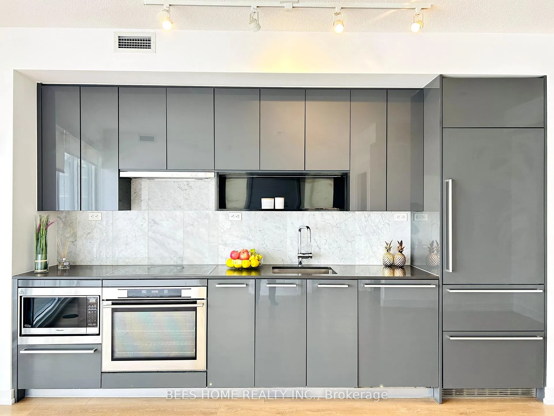 Photo 5 of Unit 1905, 115 McMahon Drive, North York, Bayview Village — HOMEH