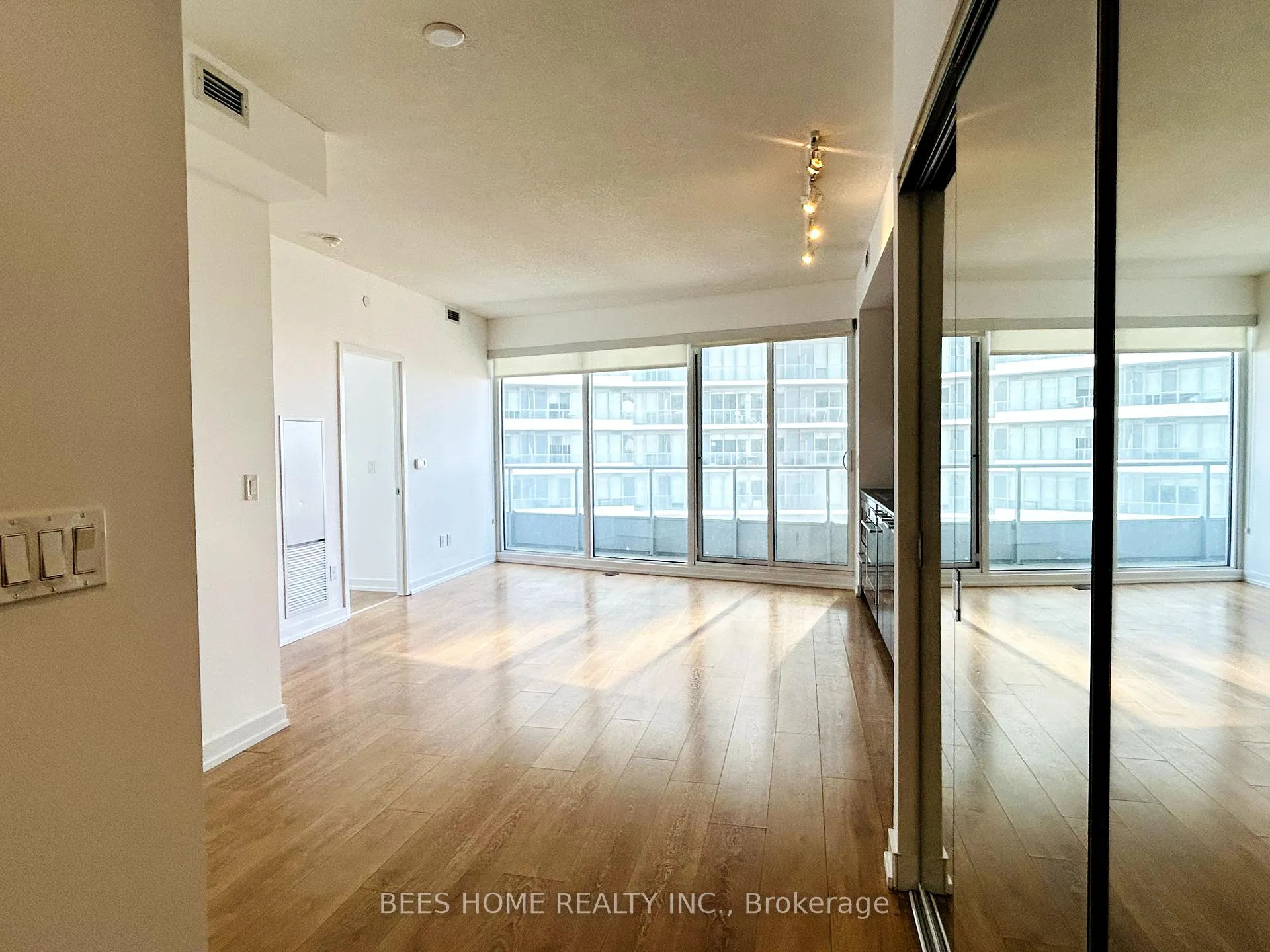 Photo 7 of Unit 1905, 115 McMahon Drive, North York, Bayview Village — HOMEH