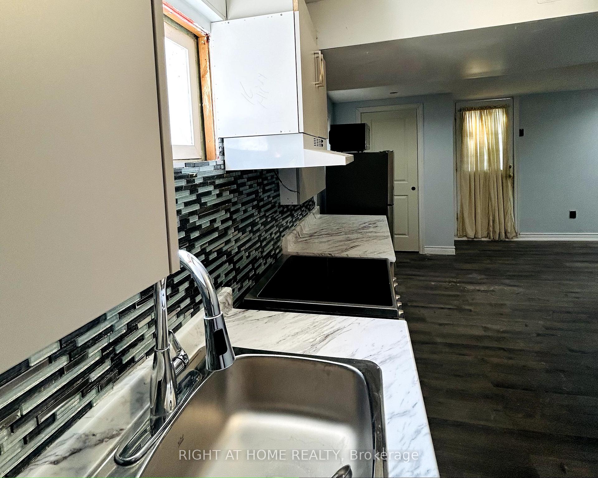 Photo 3 of 85 Cloverdale Drive, Brampton, Avondale — HOMEH