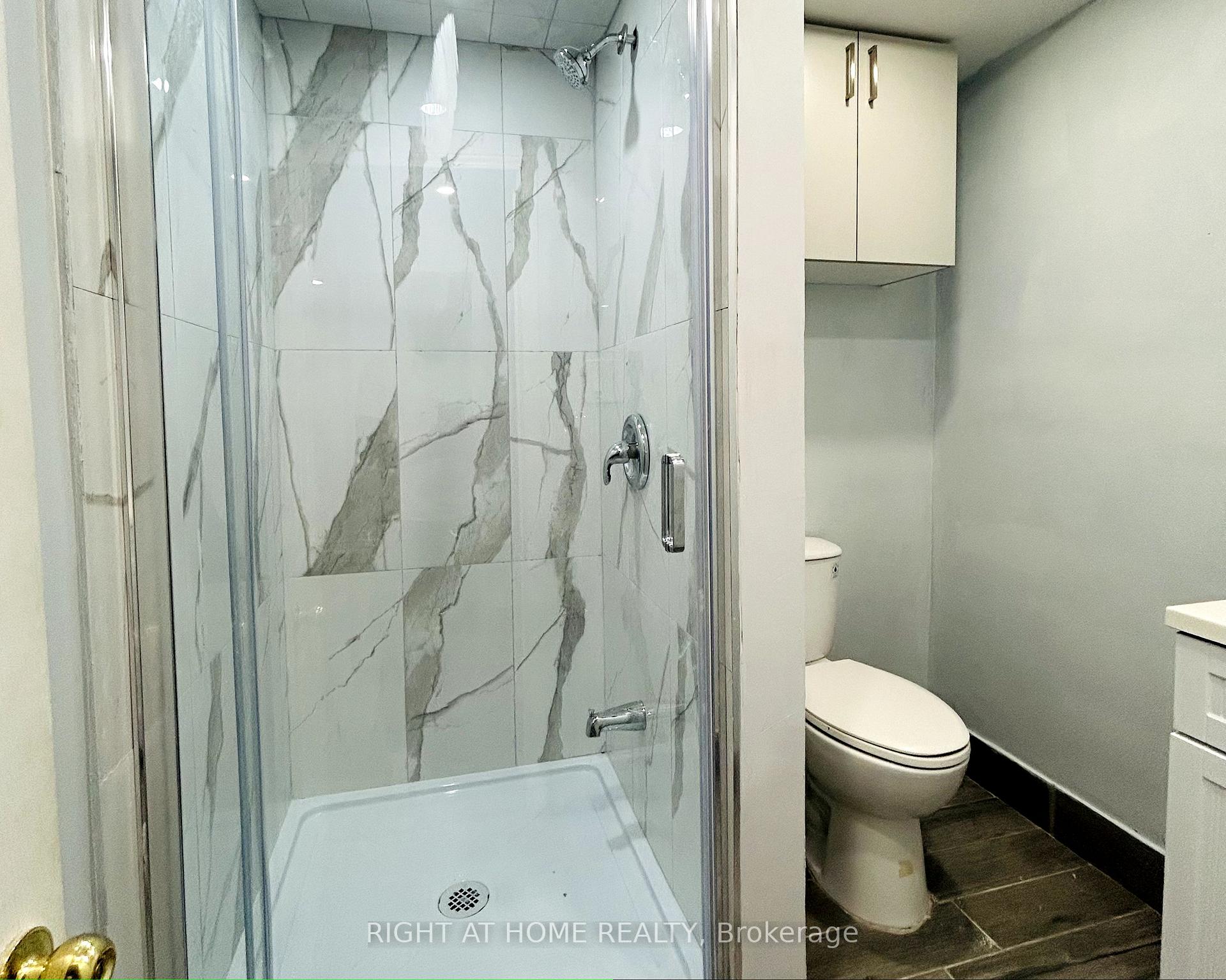 Photo 4 of 85 Cloverdale Drive, Brampton, Avondale — HOMEH