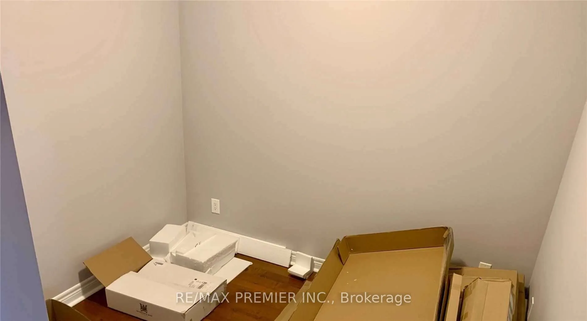 Photo 4 of Unit 510, 50 Disera Drive, Vaughan, Beverley Glen — HOMEH