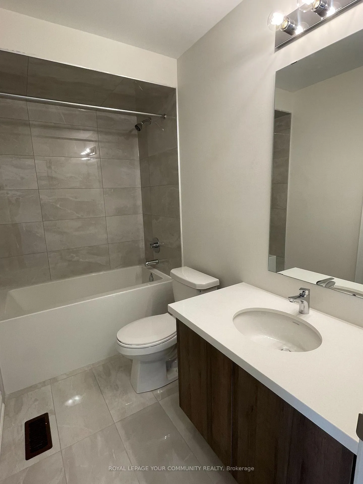 Photo 3 of 2818 Tippett Mews, Pickering, Rural Pickering — HOMEH