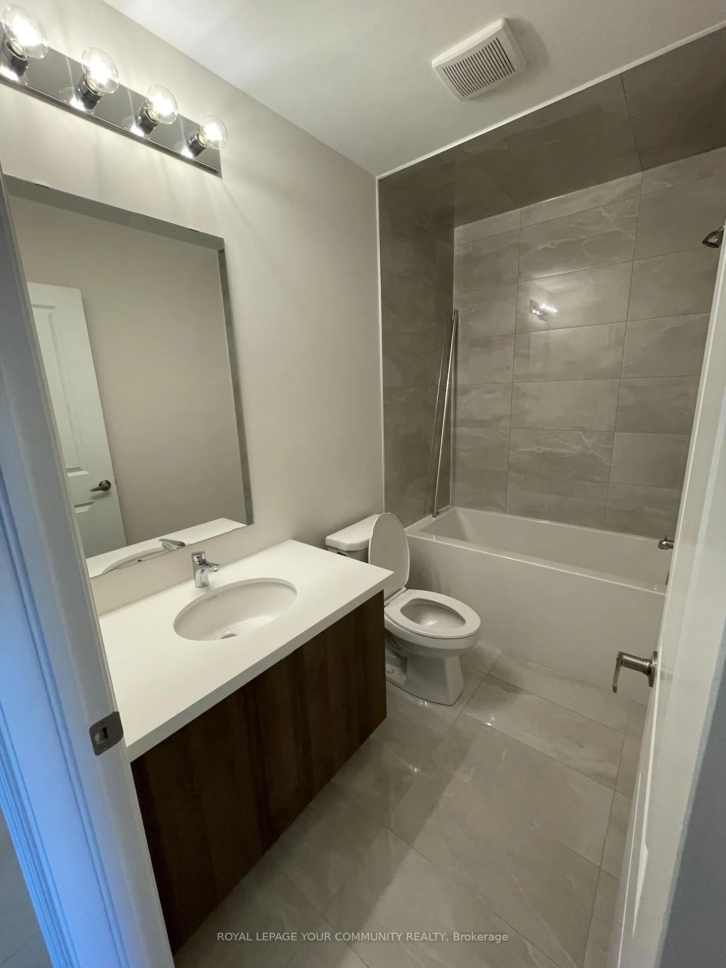 Photo 11 of 2818 Tippett Mews, Pickering, Rural Pickering — HOMEH