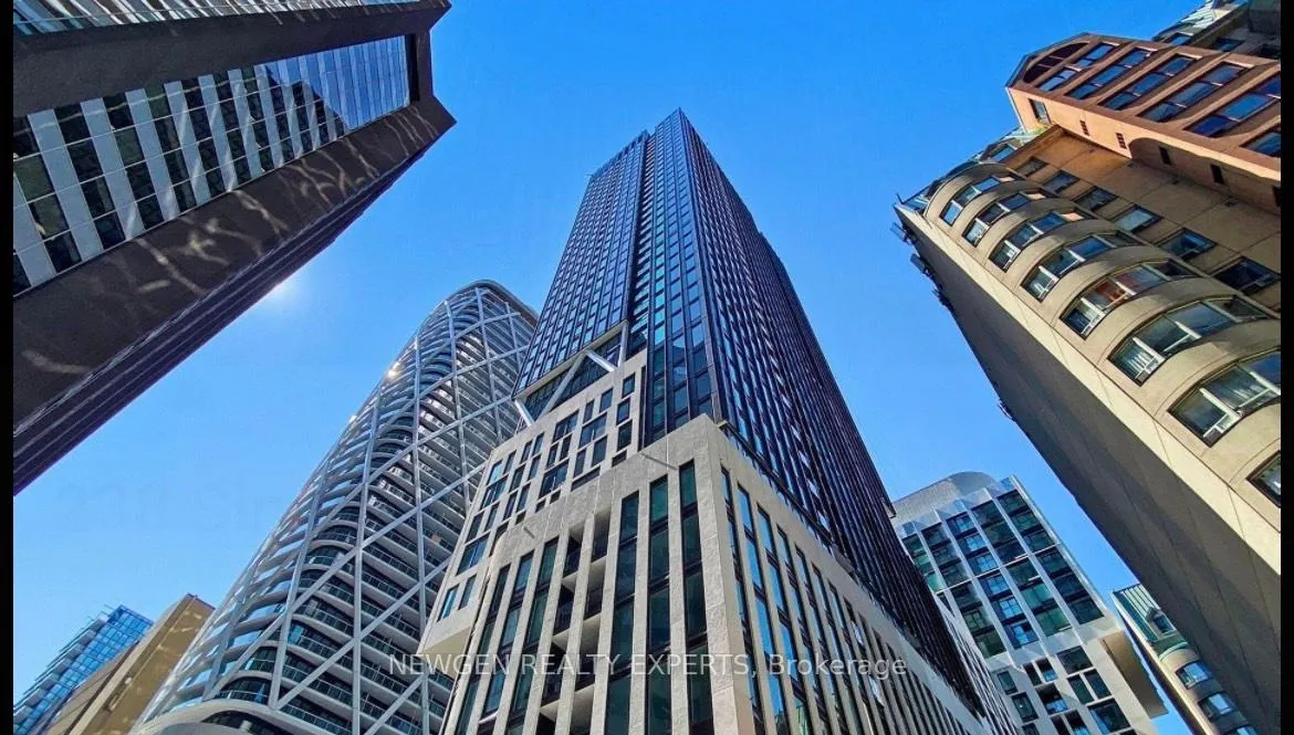 Front of Unit 2503, 238 Simcoe Street NE
