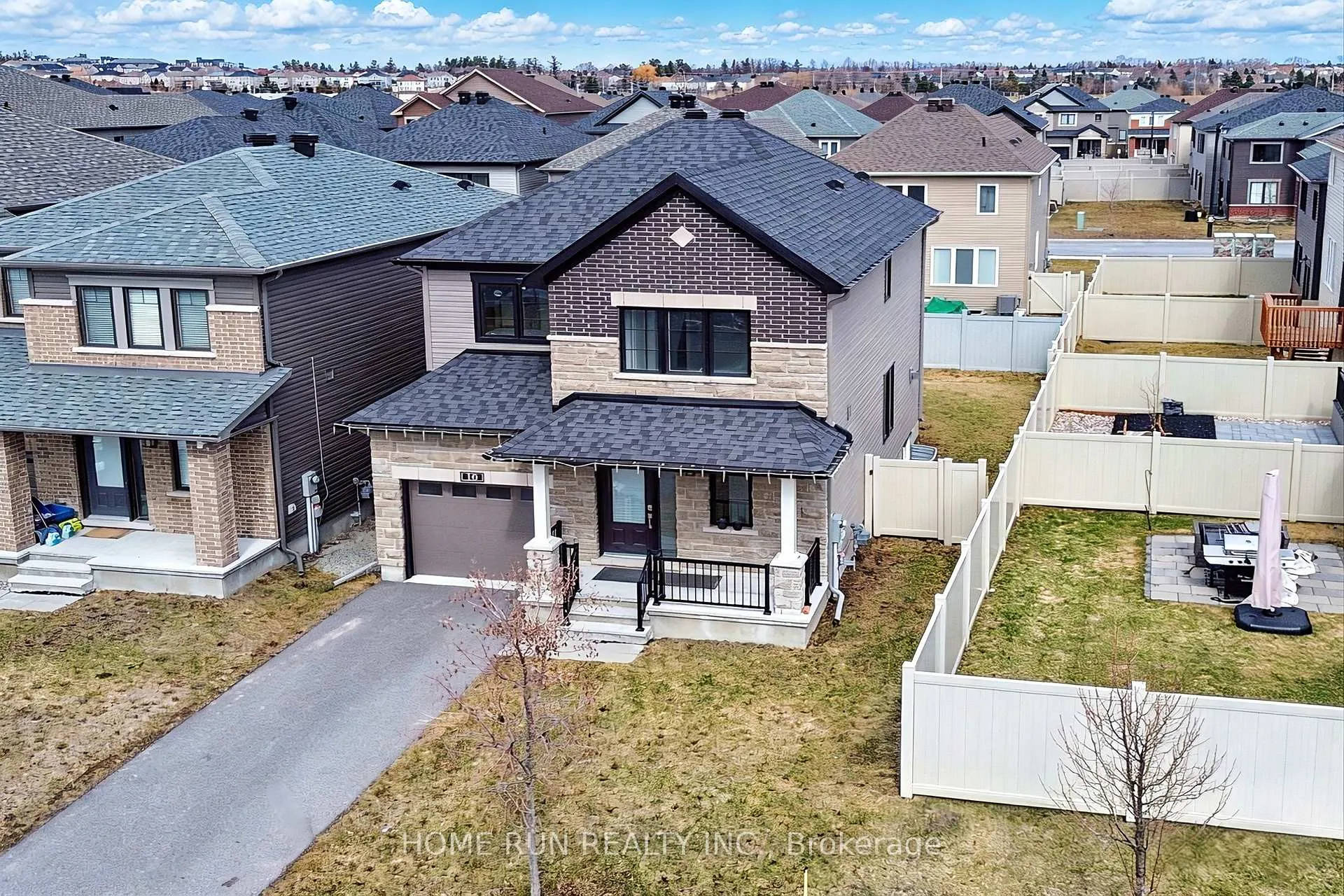 Photo 3 of 10 Eramosa Crescent, Ottawa, Kanata - Kanata Lakes/Heritage Hills — HOMEH