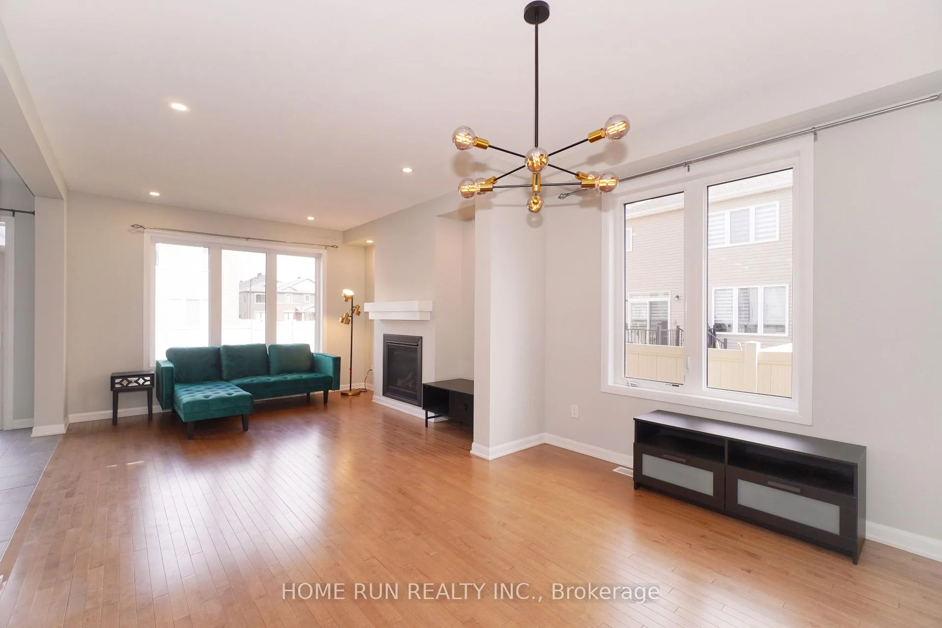 Photo 7 of 10 Eramosa Crescent, Ottawa, Kanata - Kanata Lakes/Heritage Hills — HOMEH