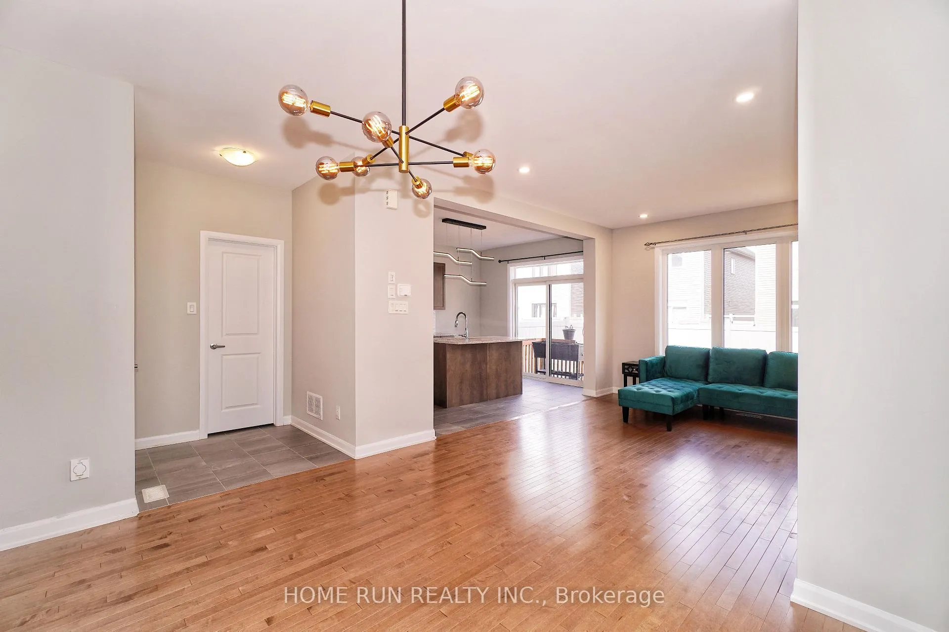 Photo 8 of 10 Eramosa Crescent, Ottawa, Kanata - Kanata Lakes/Heritage Hills — HOMEH
