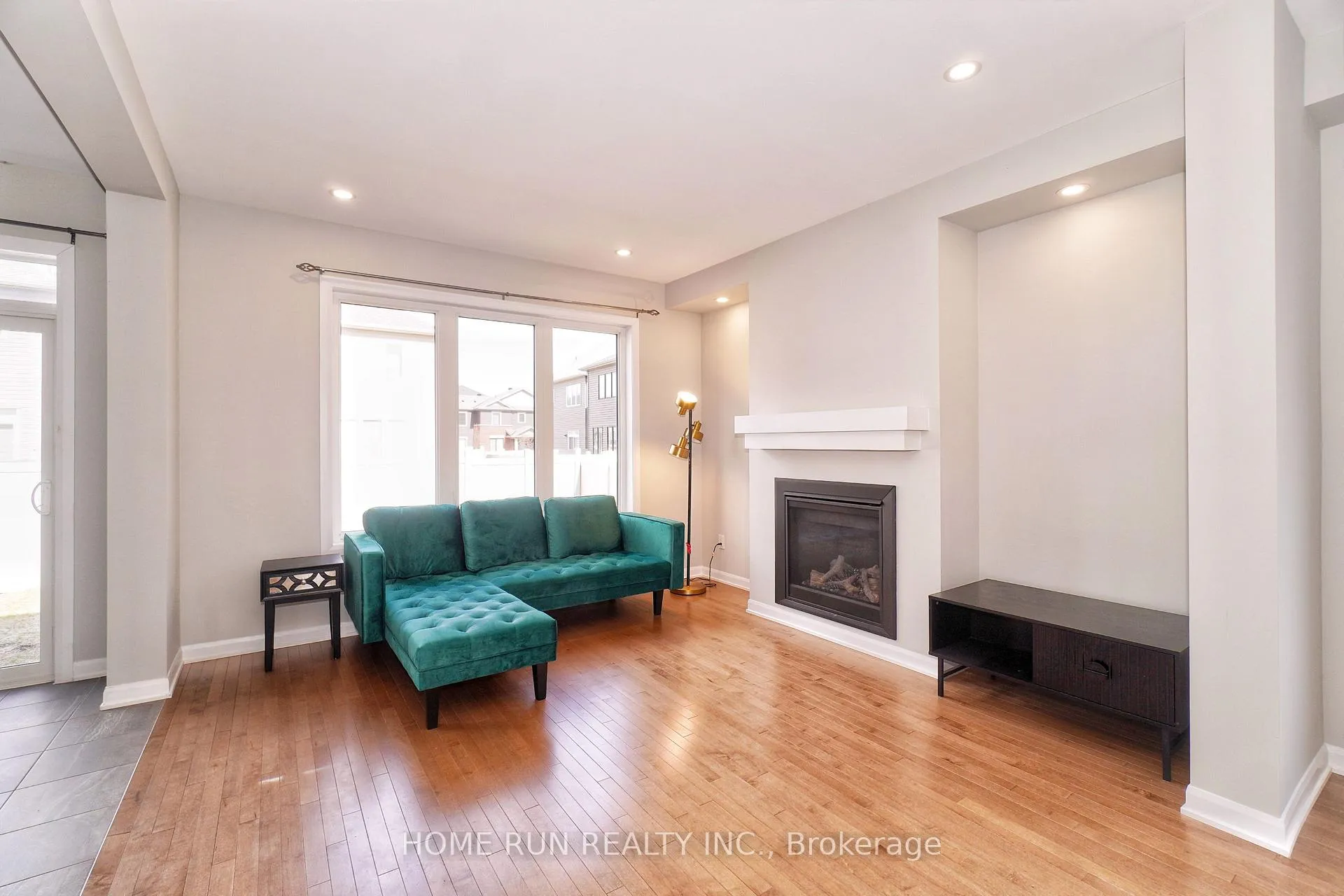 Photo 11 of 10 Eramosa Crescent, Ottawa, Kanata - Kanata Lakes/Heritage Hills — HOMEH