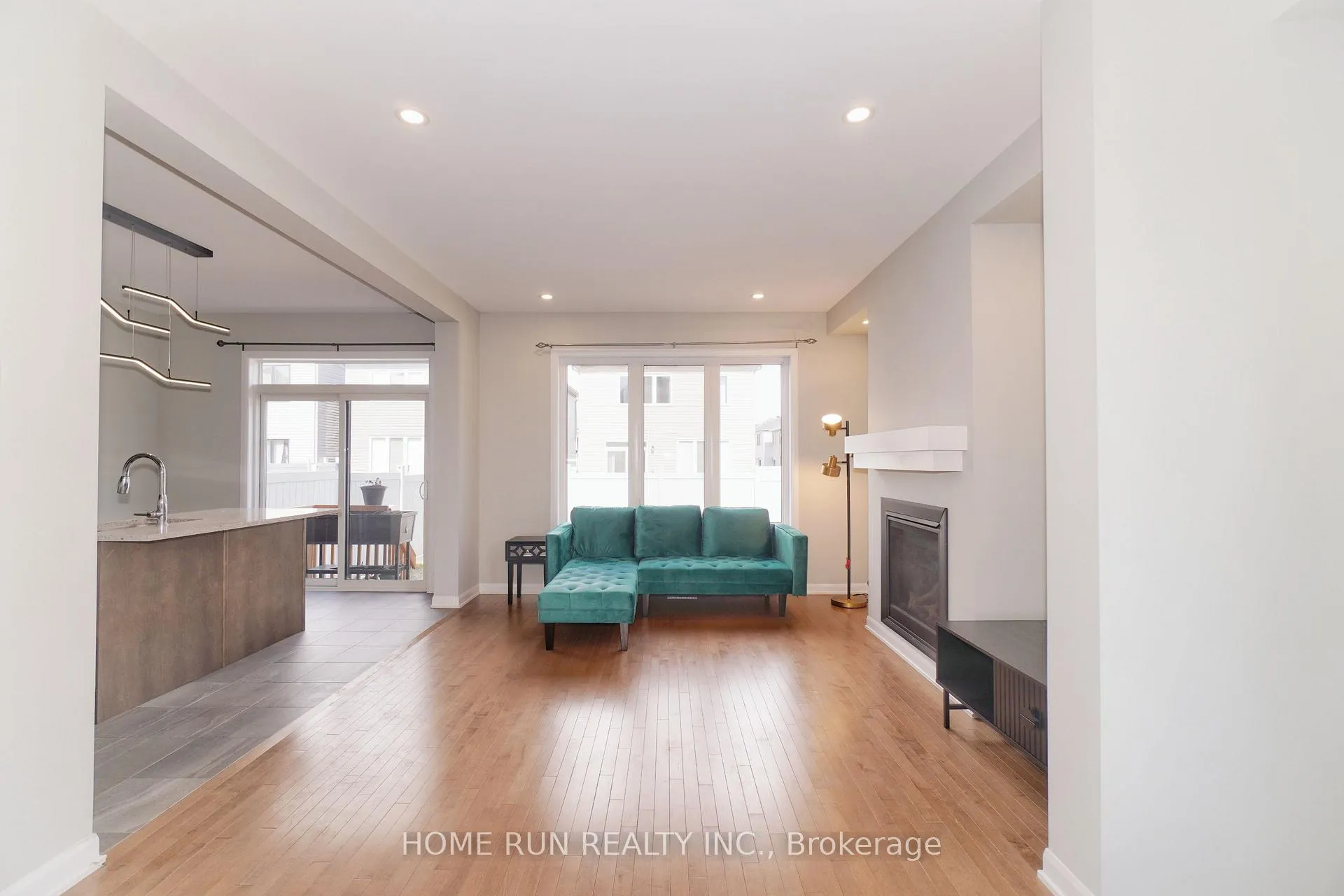 Photo 12 of 10 Eramosa Crescent, Ottawa, Kanata - Kanata Lakes/Heritage Hills — HOMEH