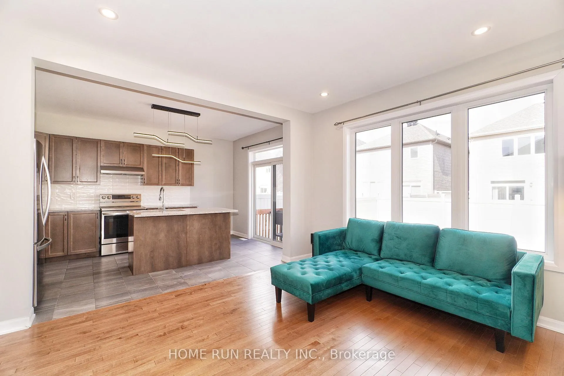 Photo 13 of 10 Eramosa Crescent, Ottawa, Kanata - Kanata Lakes/Heritage Hills — HOMEH