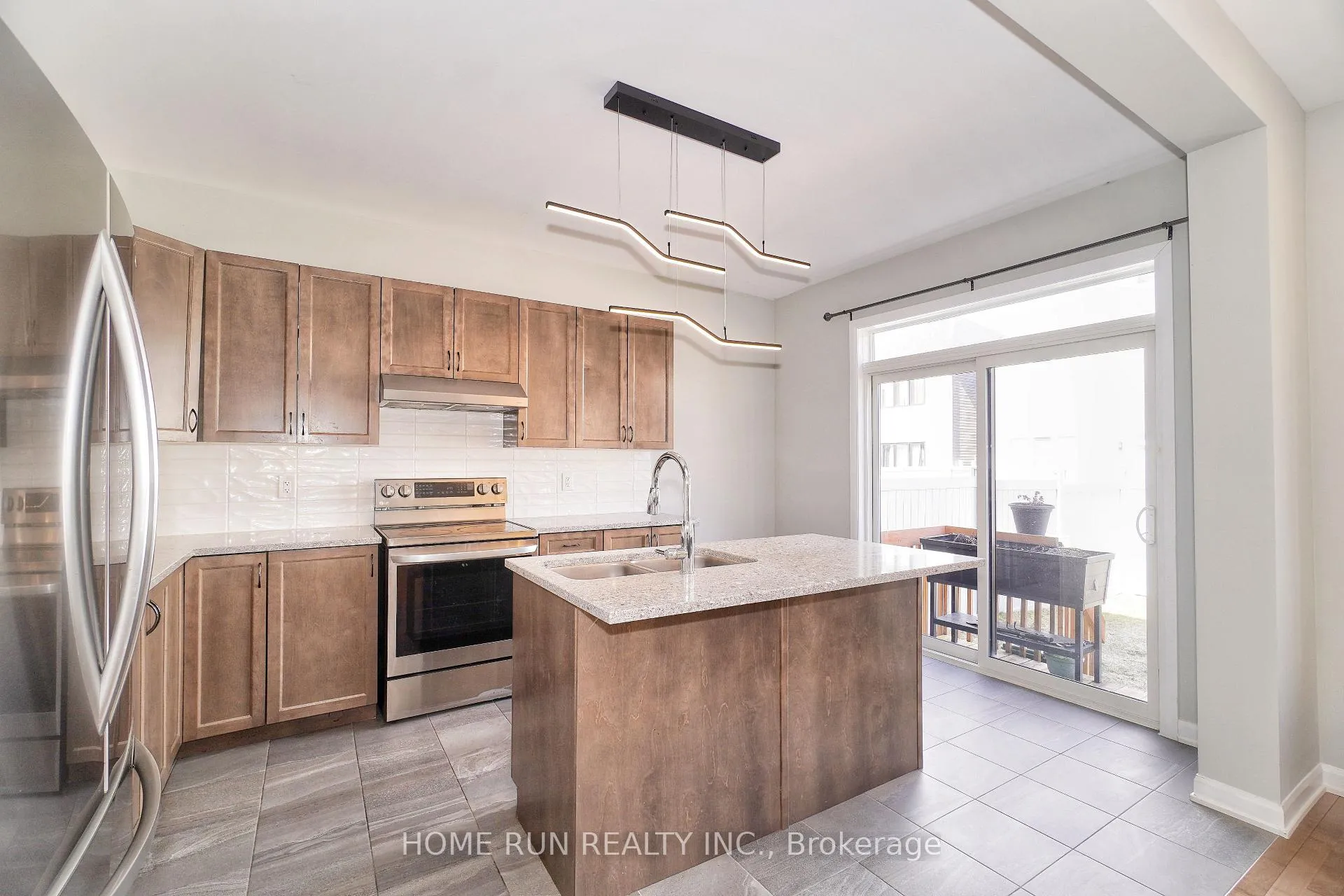 Photo 22 of 10 Eramosa Crescent, Ottawa, Kanata - Kanata Lakes/Heritage Hills — HOMEH