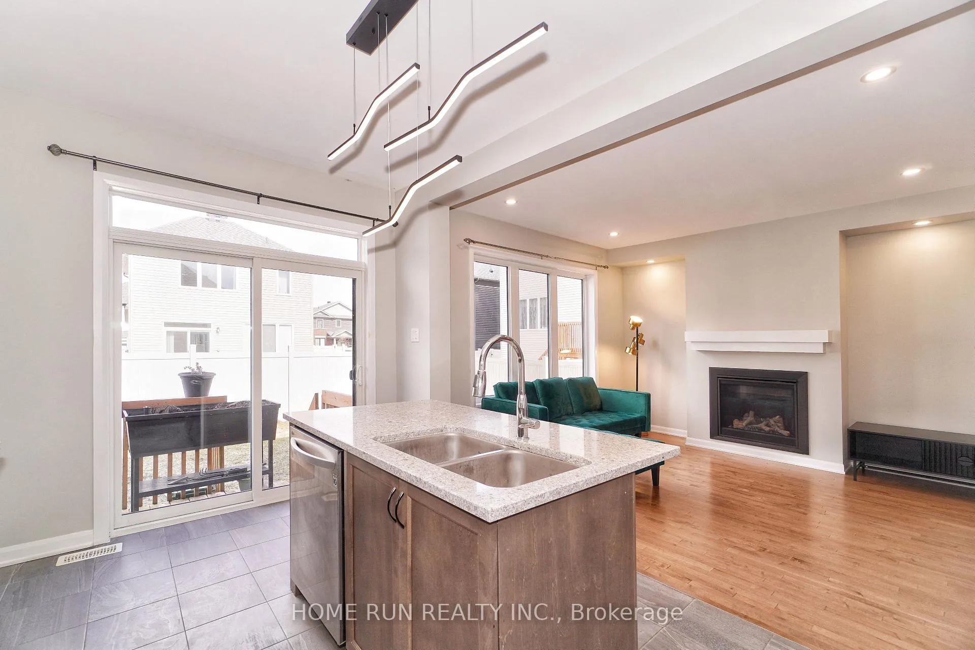 Photo 23 of 10 Eramosa Crescent, Ottawa, Kanata - Kanata Lakes/Heritage Hills — HOMEH