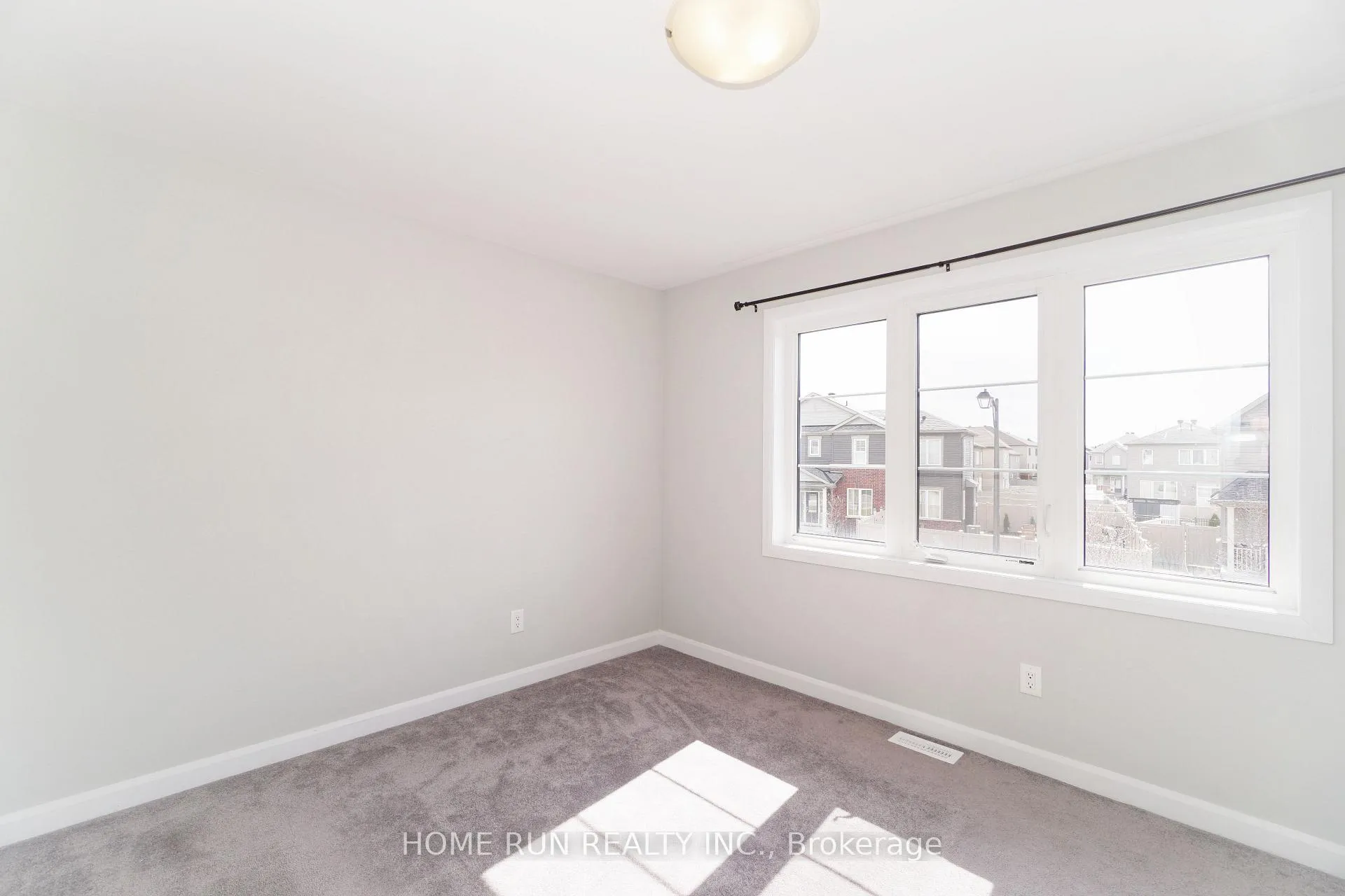 Photo 32 of 10 Eramosa Crescent, Ottawa, Kanata - Kanata Lakes/Heritage Hills — HOMEH