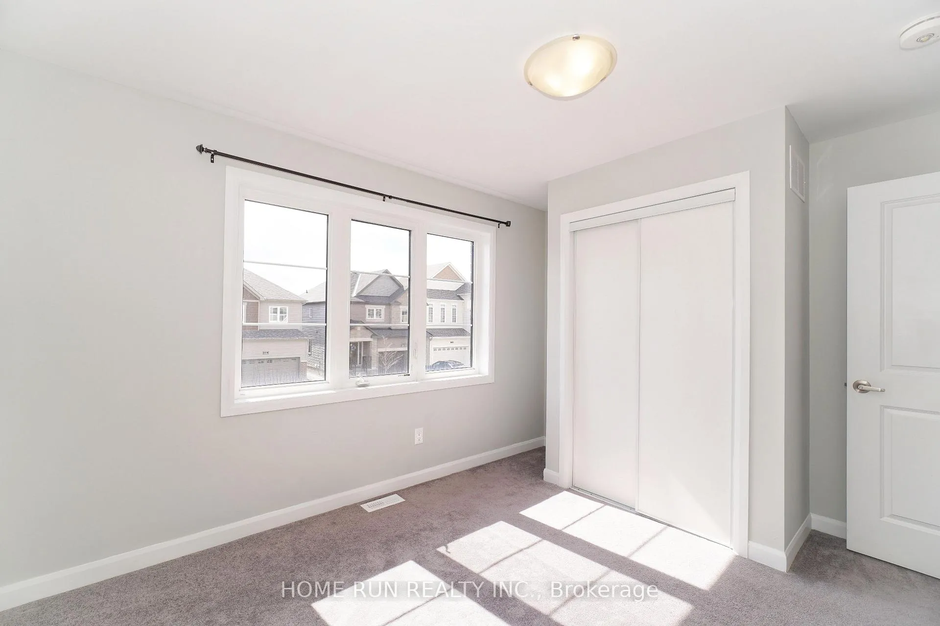 Photo 33 of 10 Eramosa Crescent, Ottawa, Kanata - Kanata Lakes/Heritage Hills — HOMEH