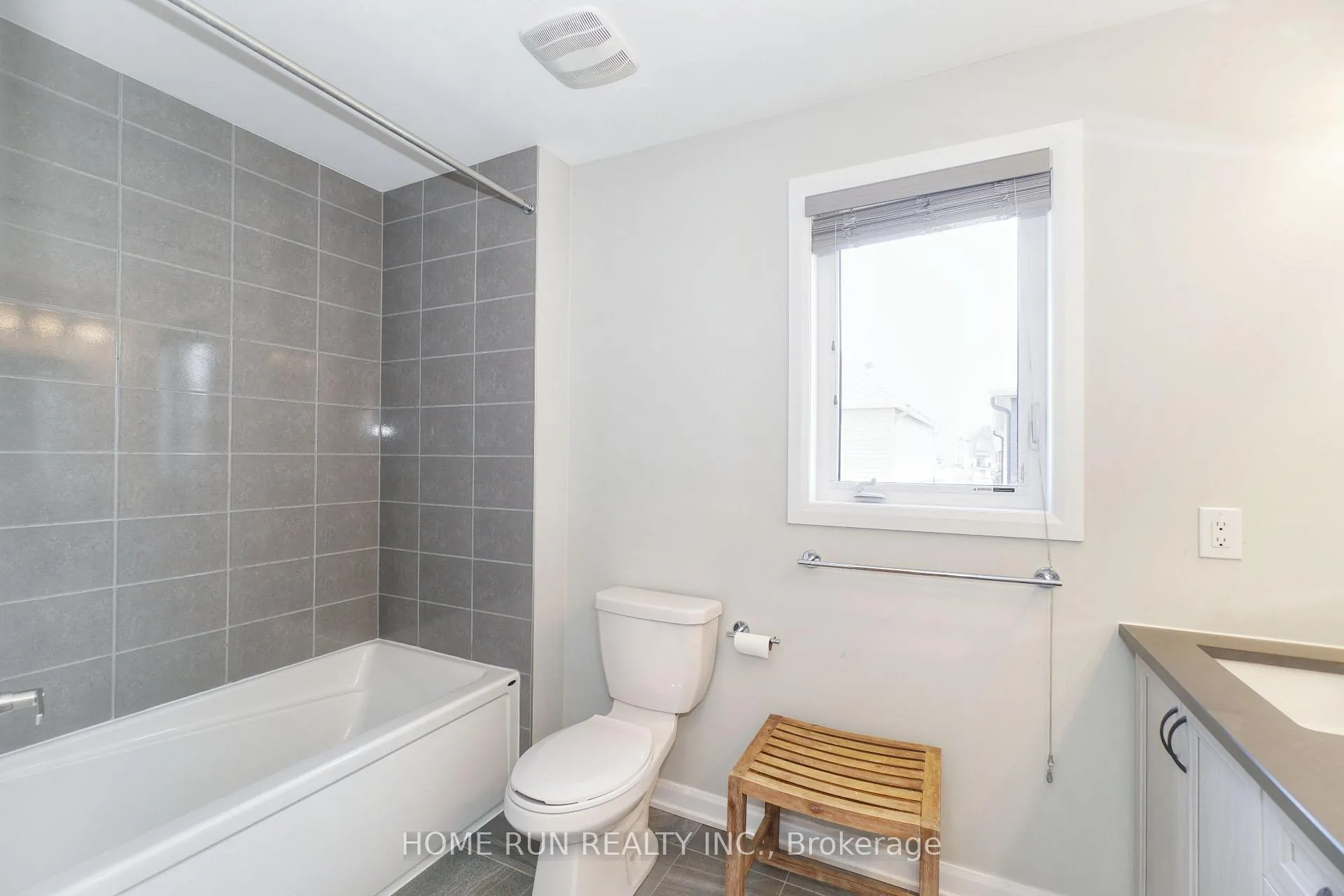 Photo 34 of 10 Eramosa Crescent, Ottawa, Kanata - Kanata Lakes/Heritage Hills — HOMEH