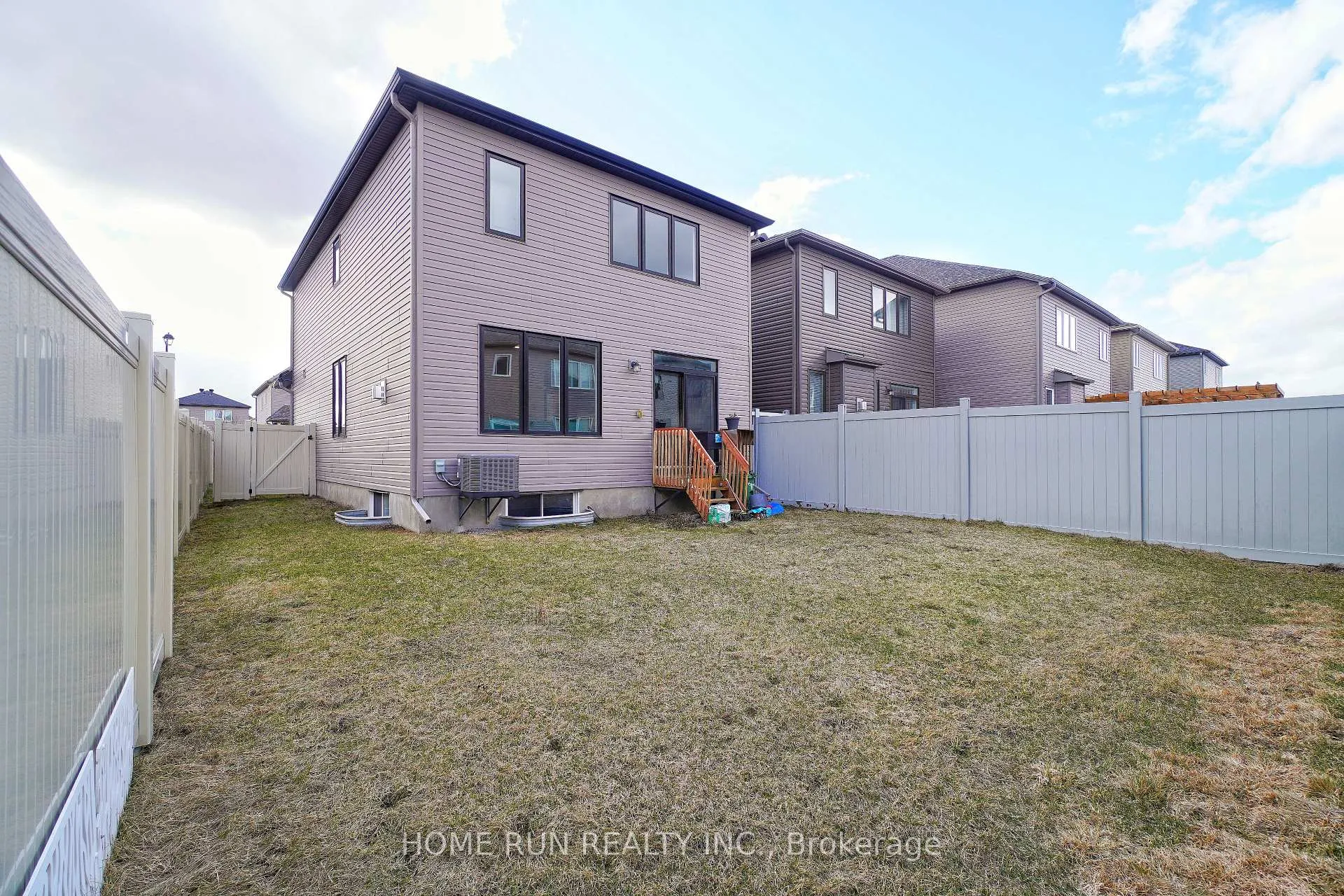 Photo 41 of 10 Eramosa Crescent, Ottawa, Kanata - Kanata Lakes/Heritage Hills — HOMEH