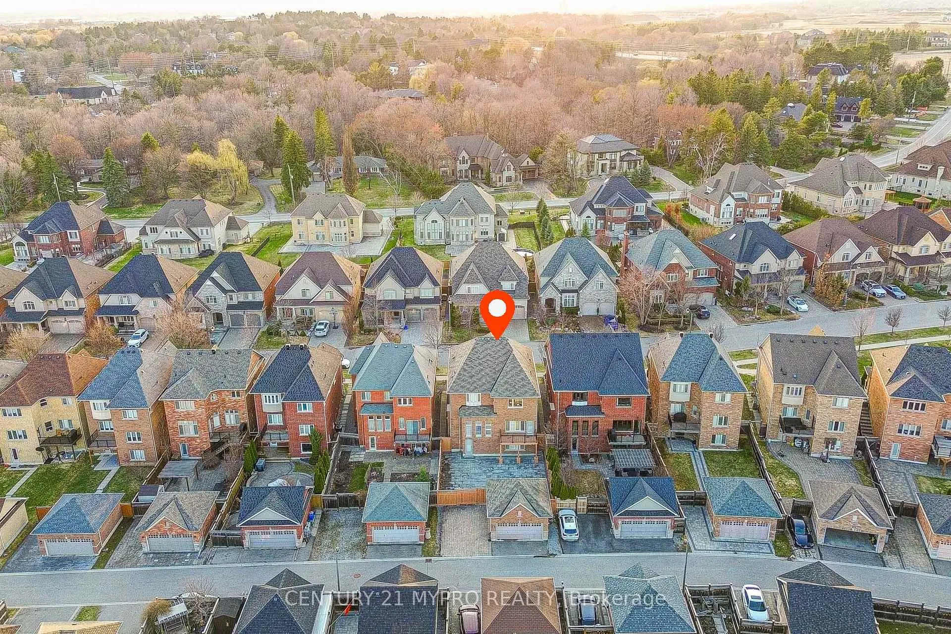 Photo 5 of 64 Glengordon Crescent, Markham, Devil's Elbow — HOMEH