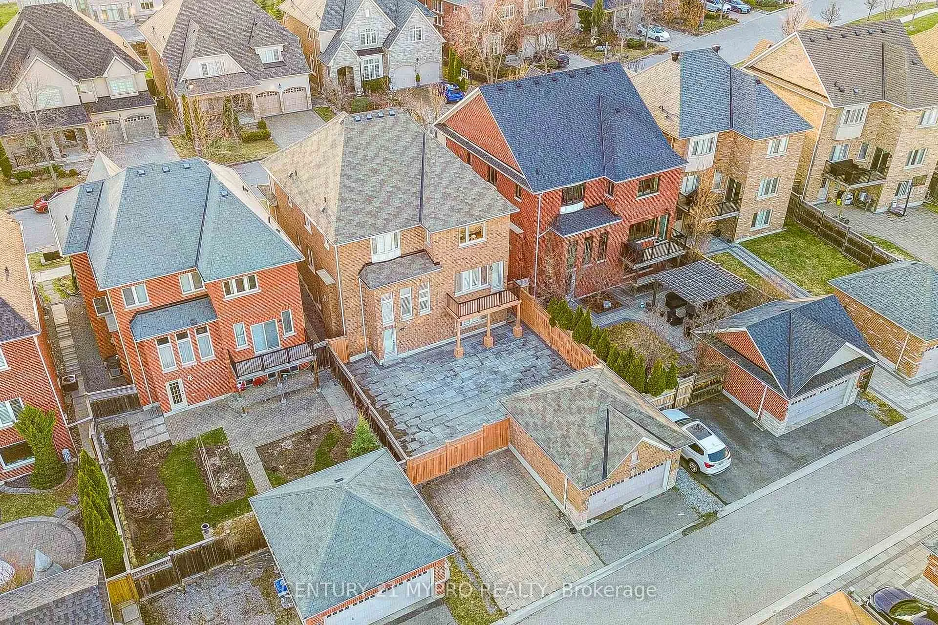 Photo 38 of 64 Glengordon Crescent, Markham, Devil's Elbow — HOMEH