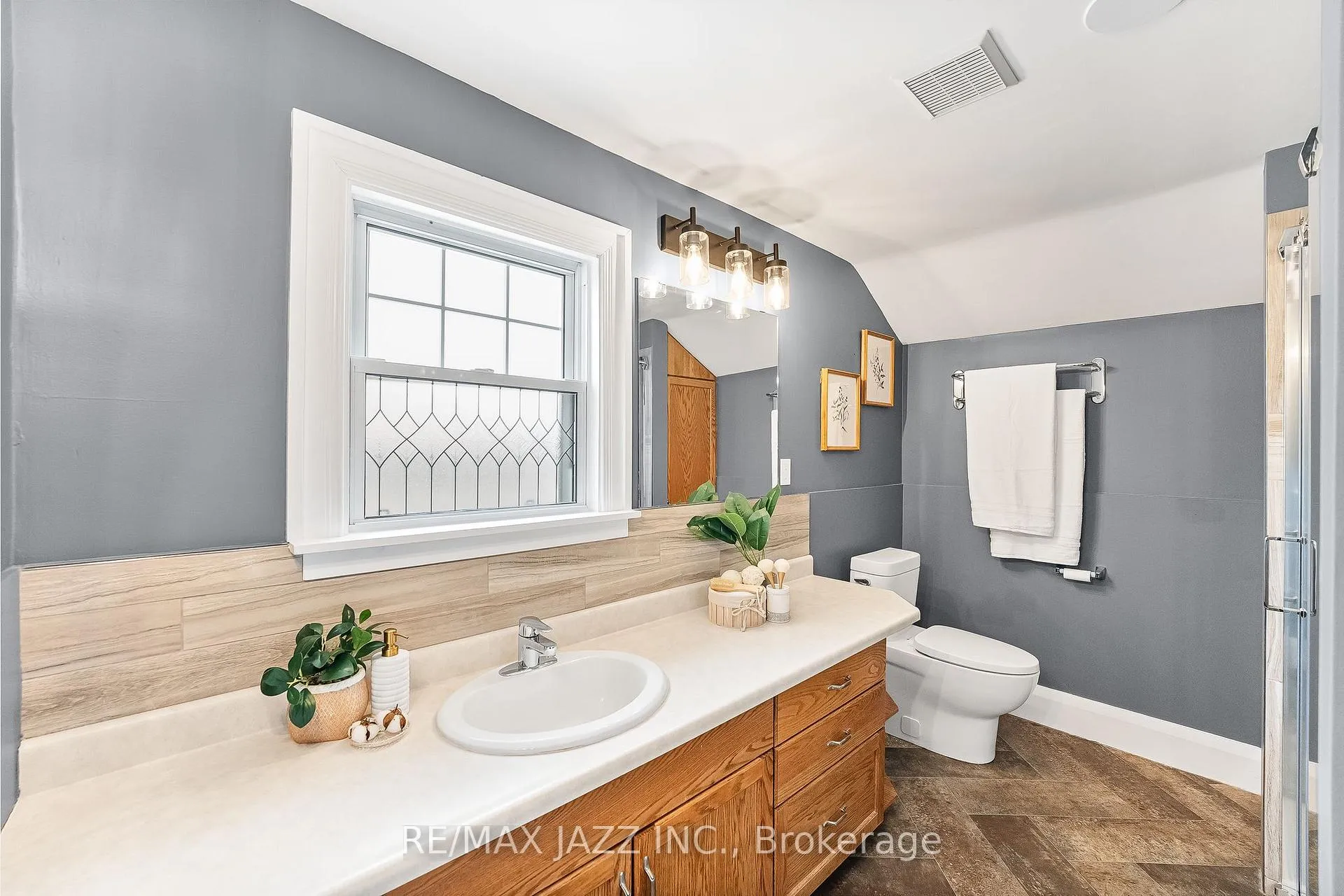 Photo 21 of 394 A Queen Street, Scugog, Port Perry — HOMEH