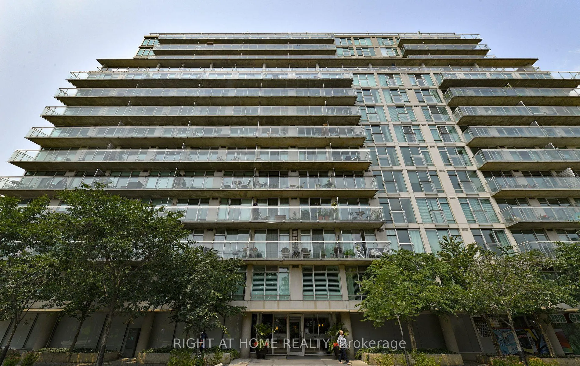 Front of Unit 1011, 650 Queens Quay W