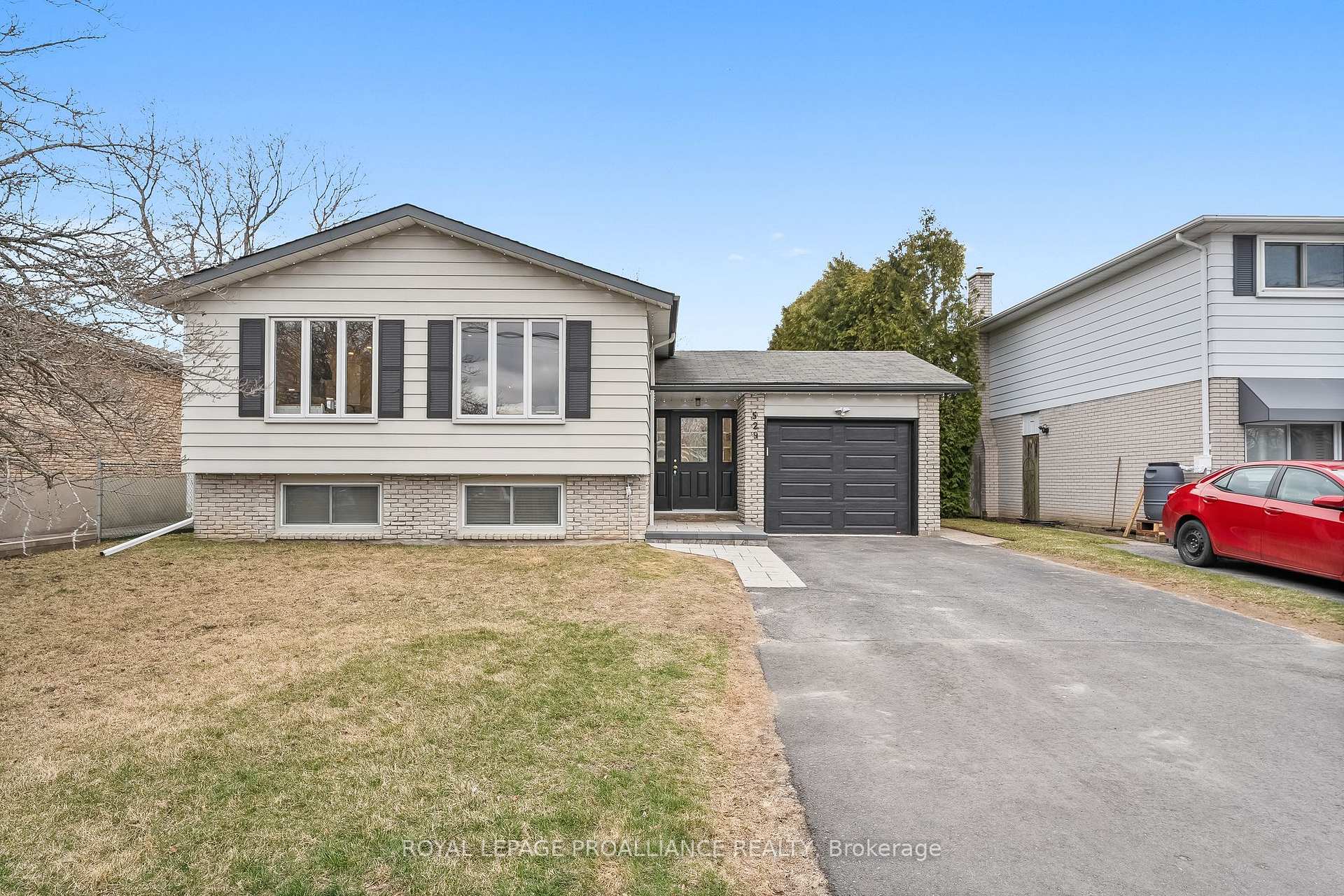 Photo 2 of 529 Westwood Drive, Cobourg — HOMEH