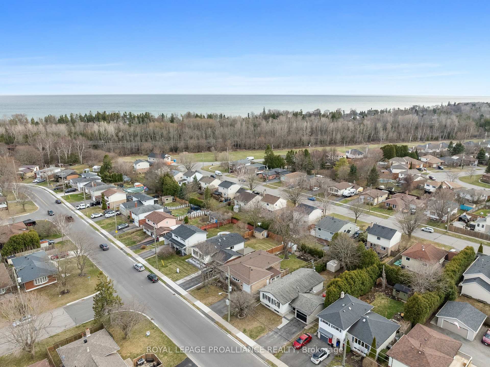 Photo 4 of 529 Westwood Drive, Cobourg — HOMEH
