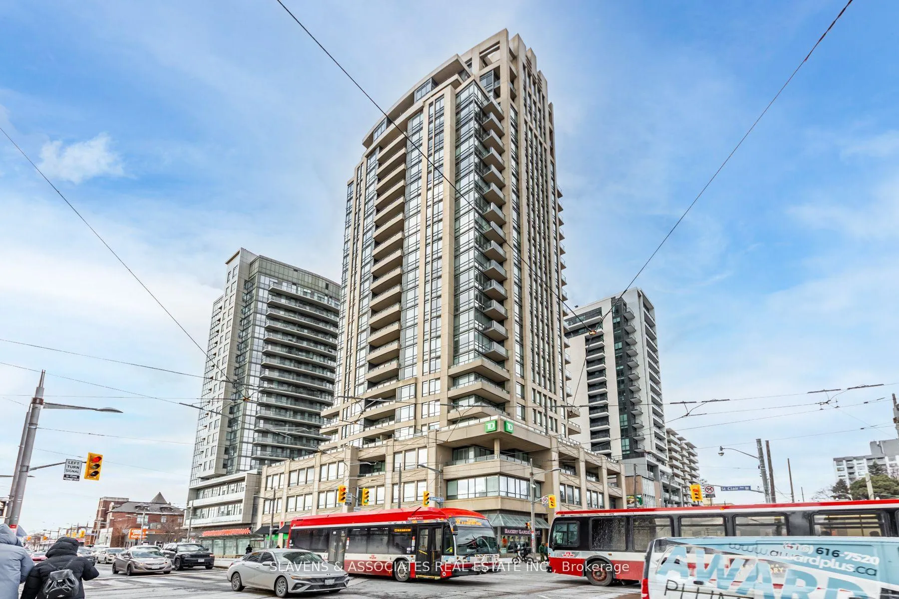 Front of Unit 1607, 500 St Clair Avenue W
