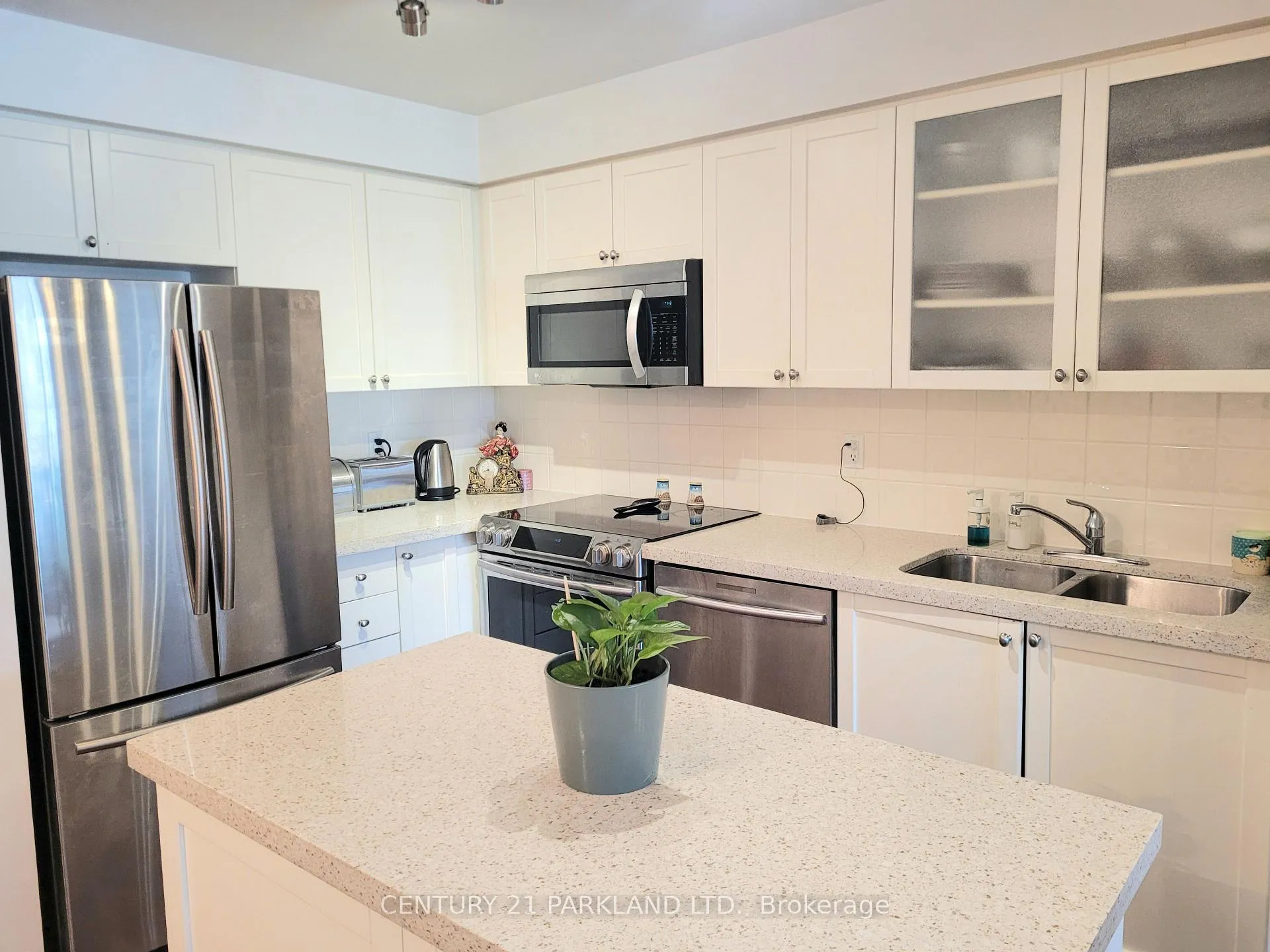 Photo 4 of Unit 718, 410 Queens Quay W, Toronto, Waterfront Communities — HOMEH