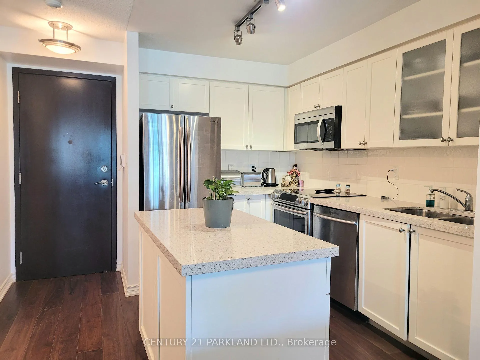 Photo 5 of Unit 718, 410 Queens Quay W, Toronto, Waterfront Communities — HOMEH
